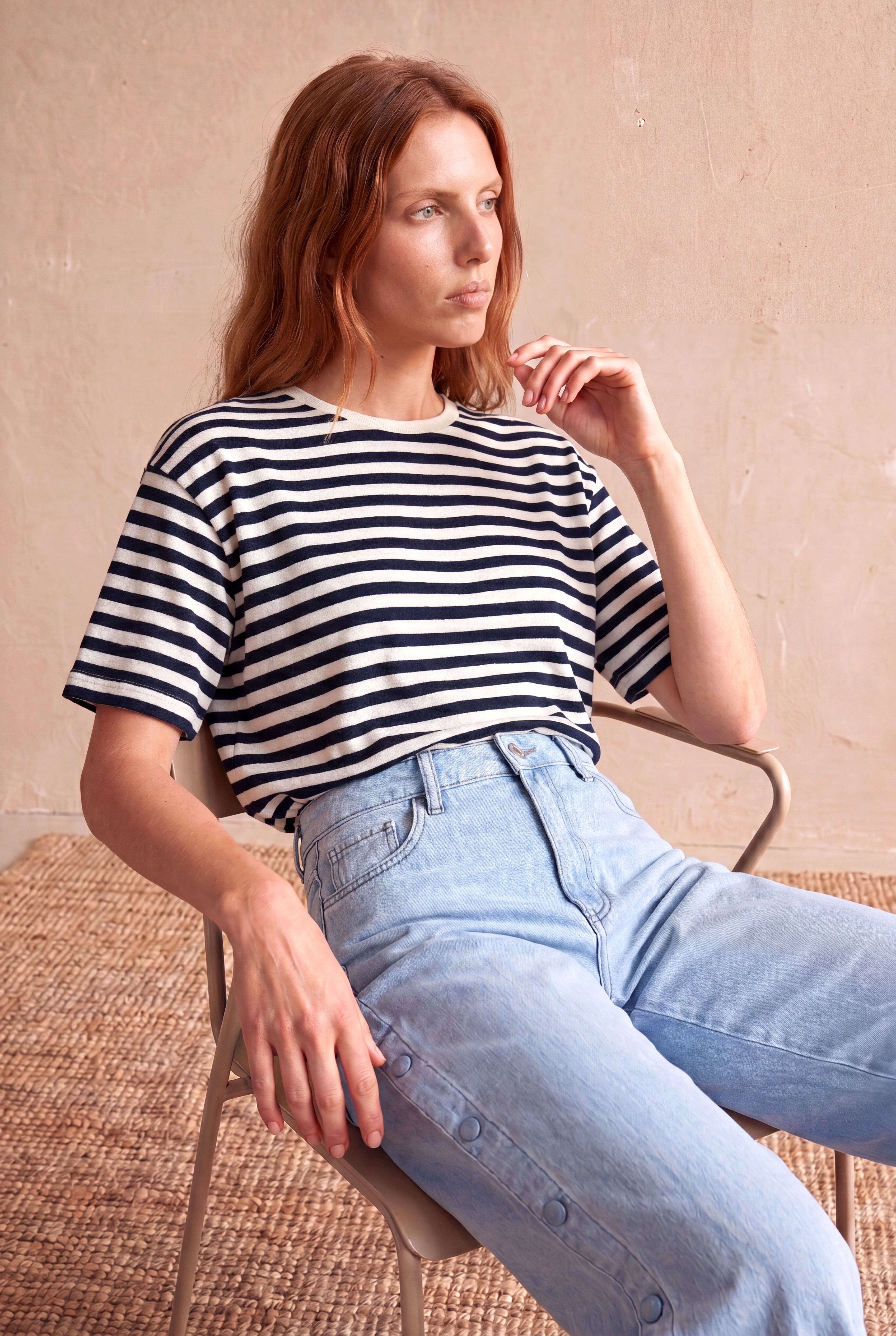 Kadın Ekru / Lacivert Çizgili %100 Pamuk Triko Görünümlü Oversize Fit Bisiklet Yaka Kısa Kollu Düşük Omuzlu T-Shirt BARBARA