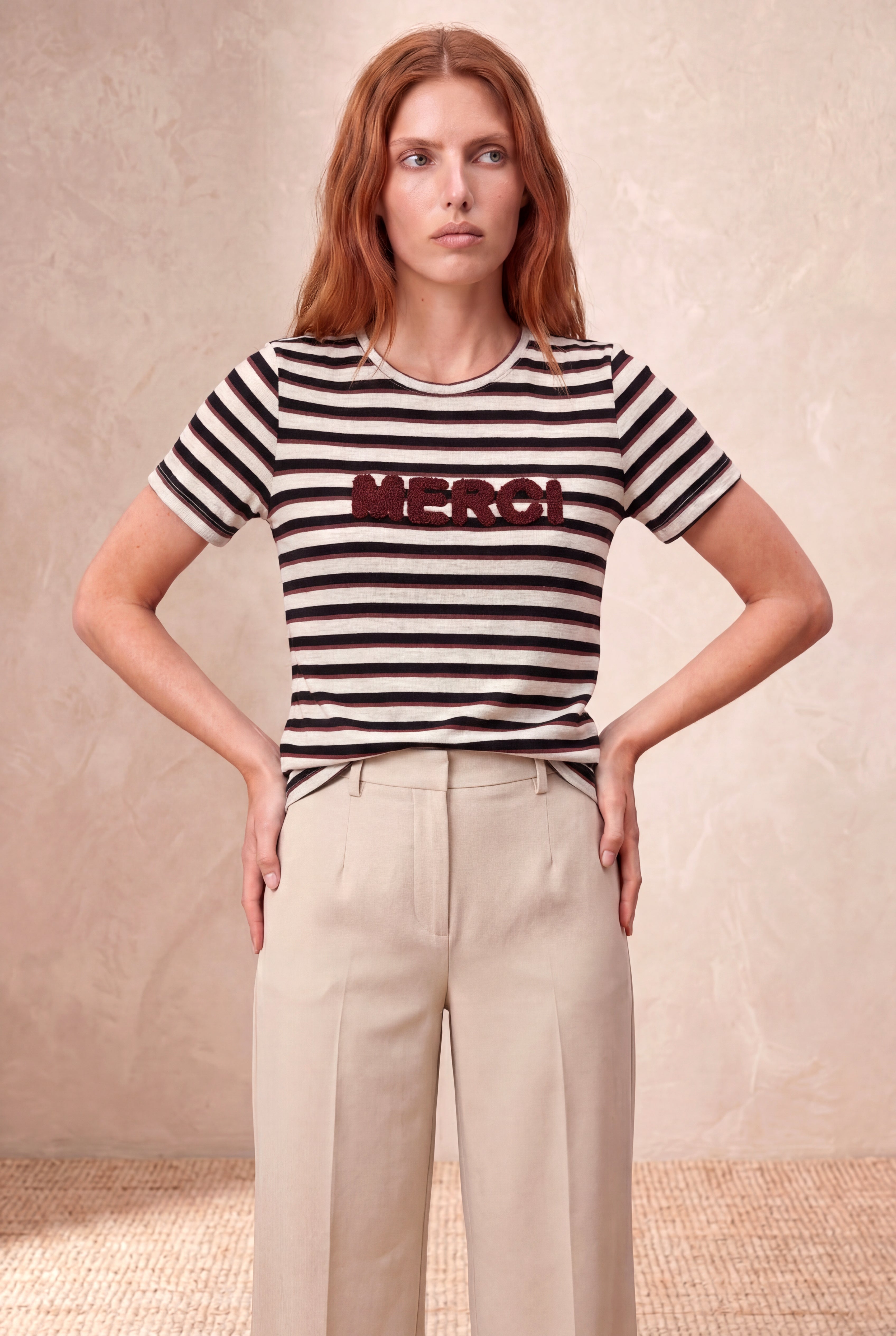 Kadın Bordo Çizgili Viskon Karışımlı Regular Fit Bisiklet Yaka Kısa Kollu Süzene Nakış Detaylı T-Shirt KATIA