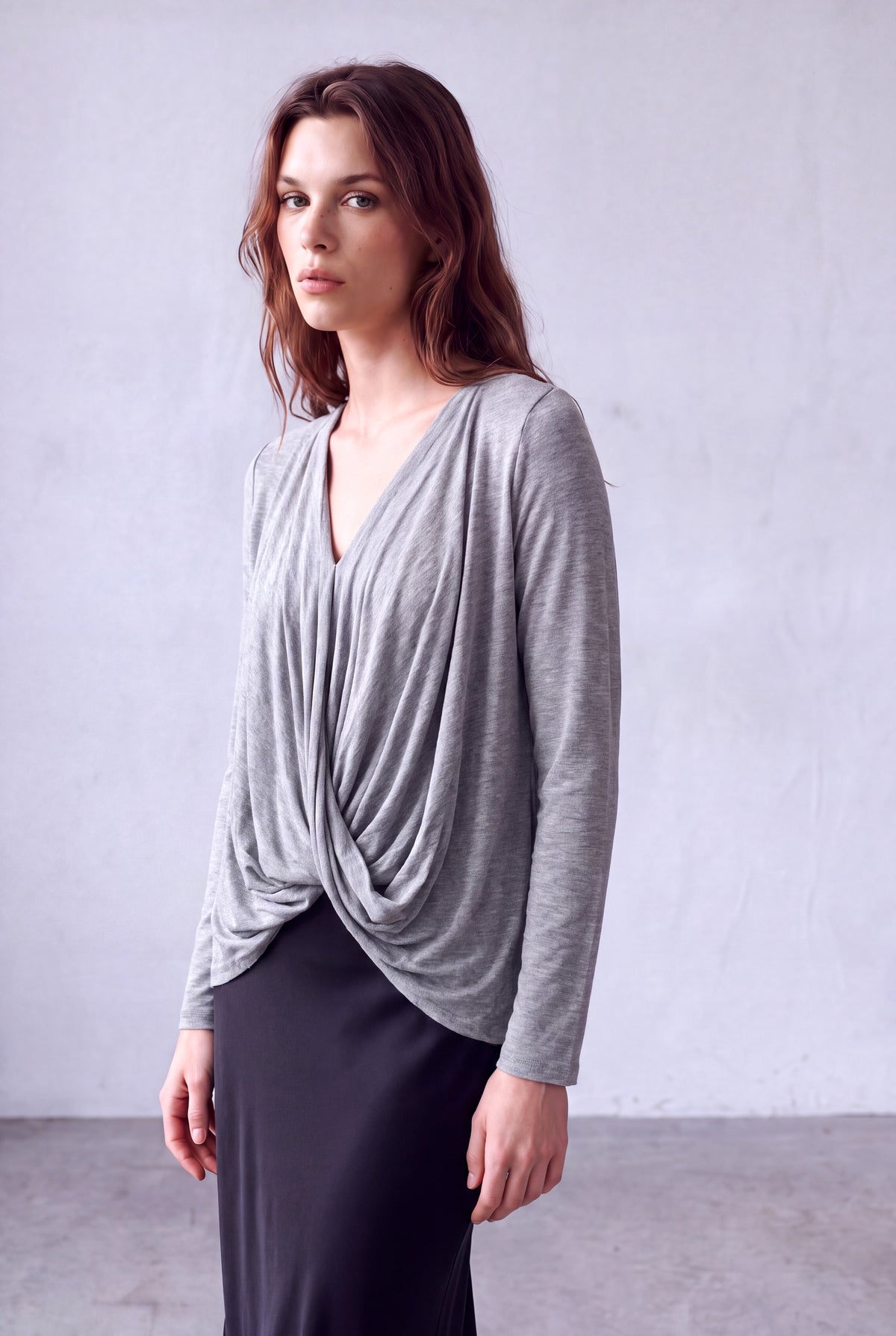 Açık Gri Melanj Kadın Açık Gri Melanj Viskon Karışımlı V Yaka Uzun Kollu Önü Dökümlü Büzgülü Bluz HARLOW - Top - Westmark London EU(TR) Store Organik Pamuklu Sürdürülebilir Moda