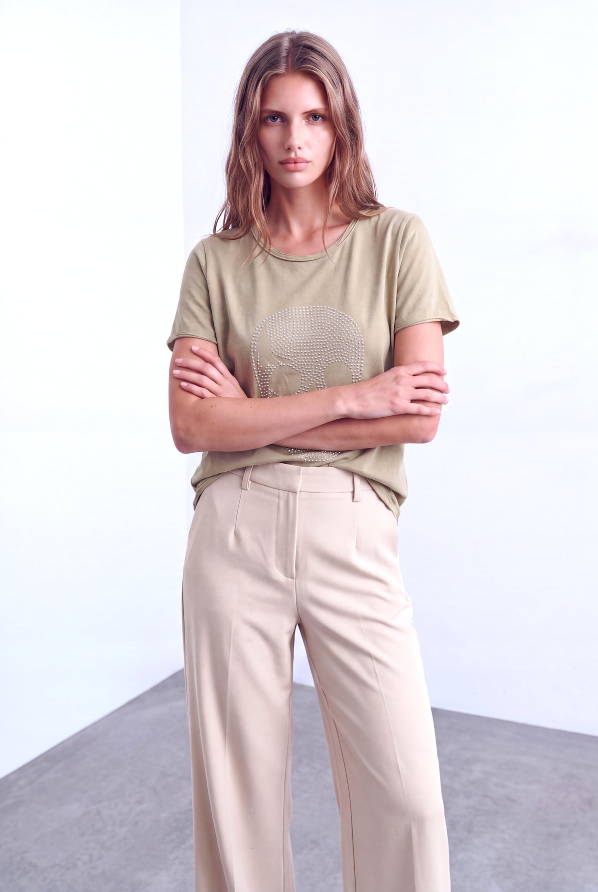 Taş Rengi Kadın Taş Rengi Pamuklu Bisiklet Yaka Kısa Kollu Kurukafa İşlemeli T-Shirt CAROL - Top - Westmark London EU(TR) Store Organik Pamuklu Sürdürülebilir Moda