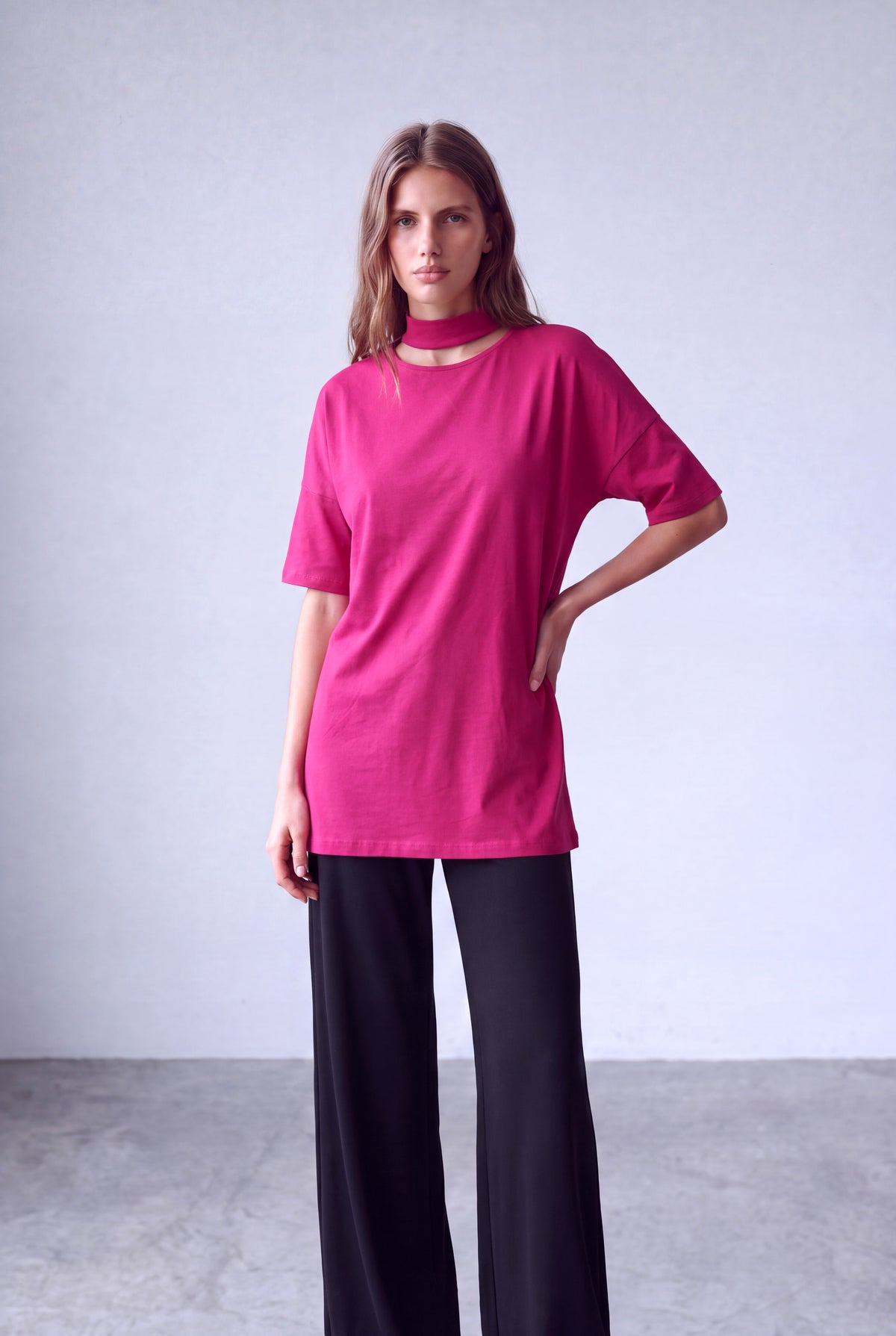 Fuşya Kadın Fuşya Pamuklu Choker Yaka Kısa Kollu T-Shirt JANET - Top - Westmark London EU(TR) Store Organik Pamuklu Sürdürülebilir Moda