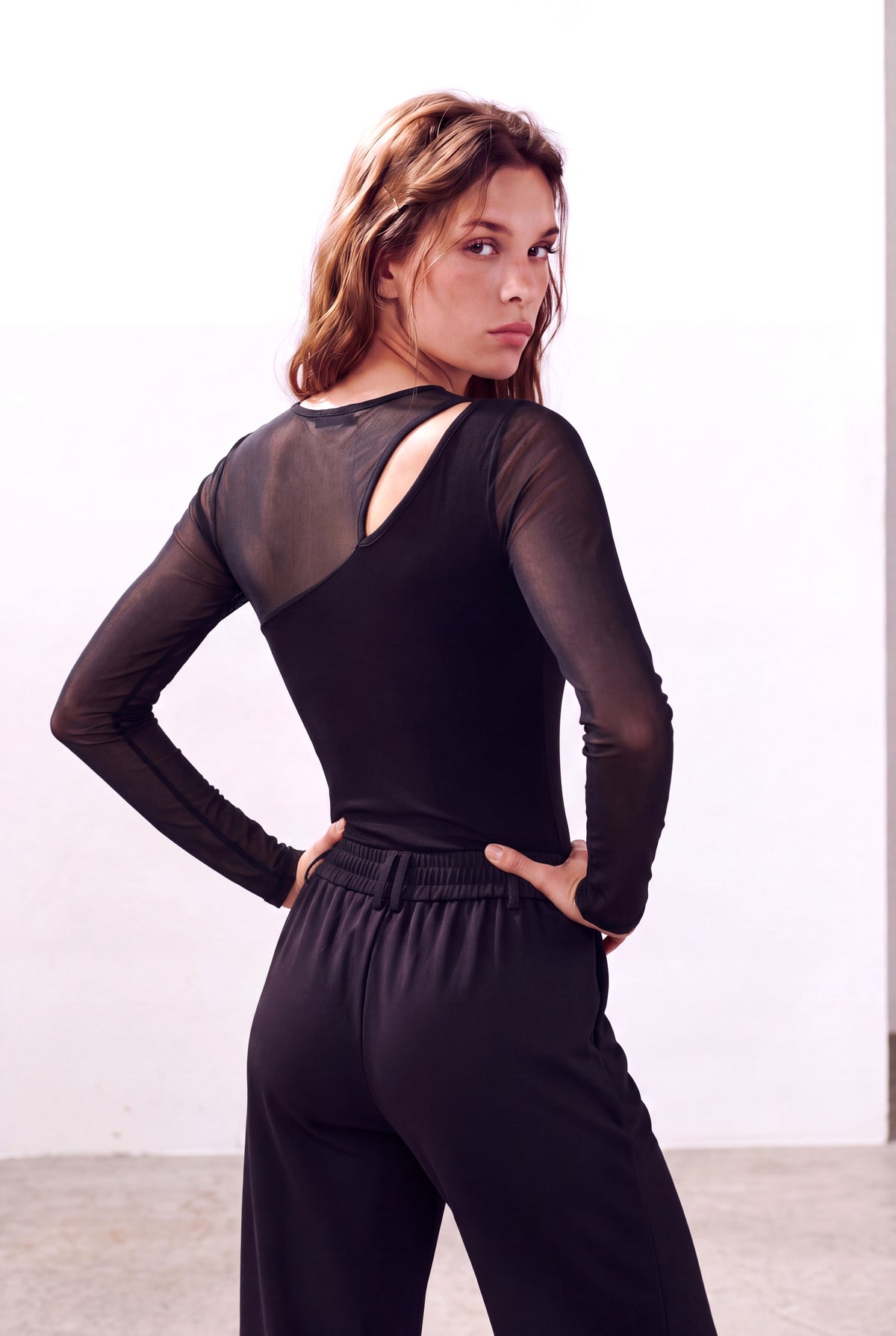 Siyah Kadın Siyah Pamuklu Asimetrik yaka Uzun Kollu Transparan Tül Detaylı Bluz NAOMI - Top - Westmark London EU(TR) Store Organik Pamuklu Sürdürülebilir Moda