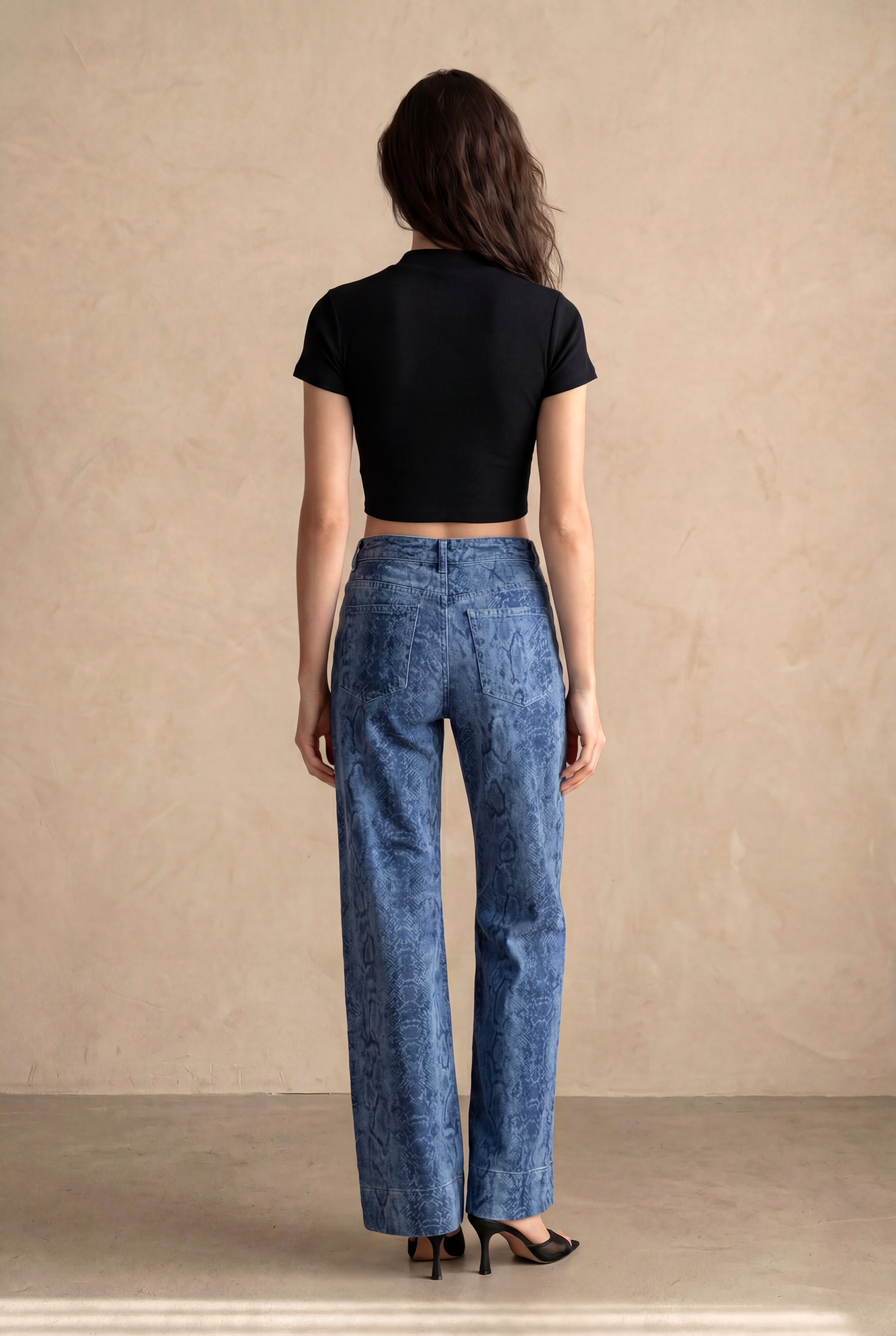 Kadın Regular Fit V-Yaka Pamuk / Elastan Kısa Kol Siyah Düğüm Detaylı T-Shirt SESSA - Top - Westmark London EU(TR) Store Organik Pamuklu Sürdürülebilir Moda