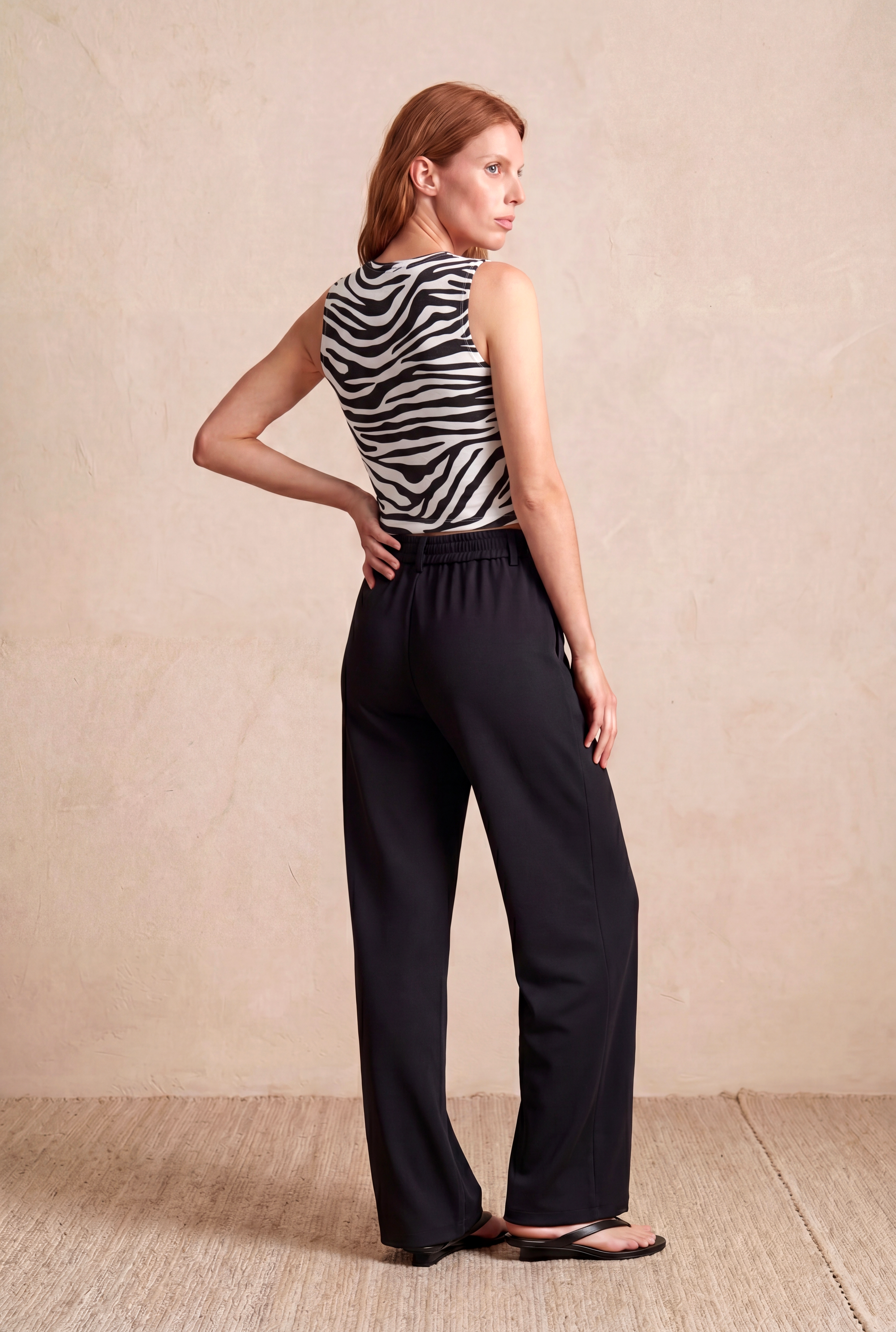 Kadın Zebra Desenli %95 Pamuk / %5 Elastan Slimt Fit Bisiklet Yaka Kolsuz Düğümlü Crop Bluz TAIS