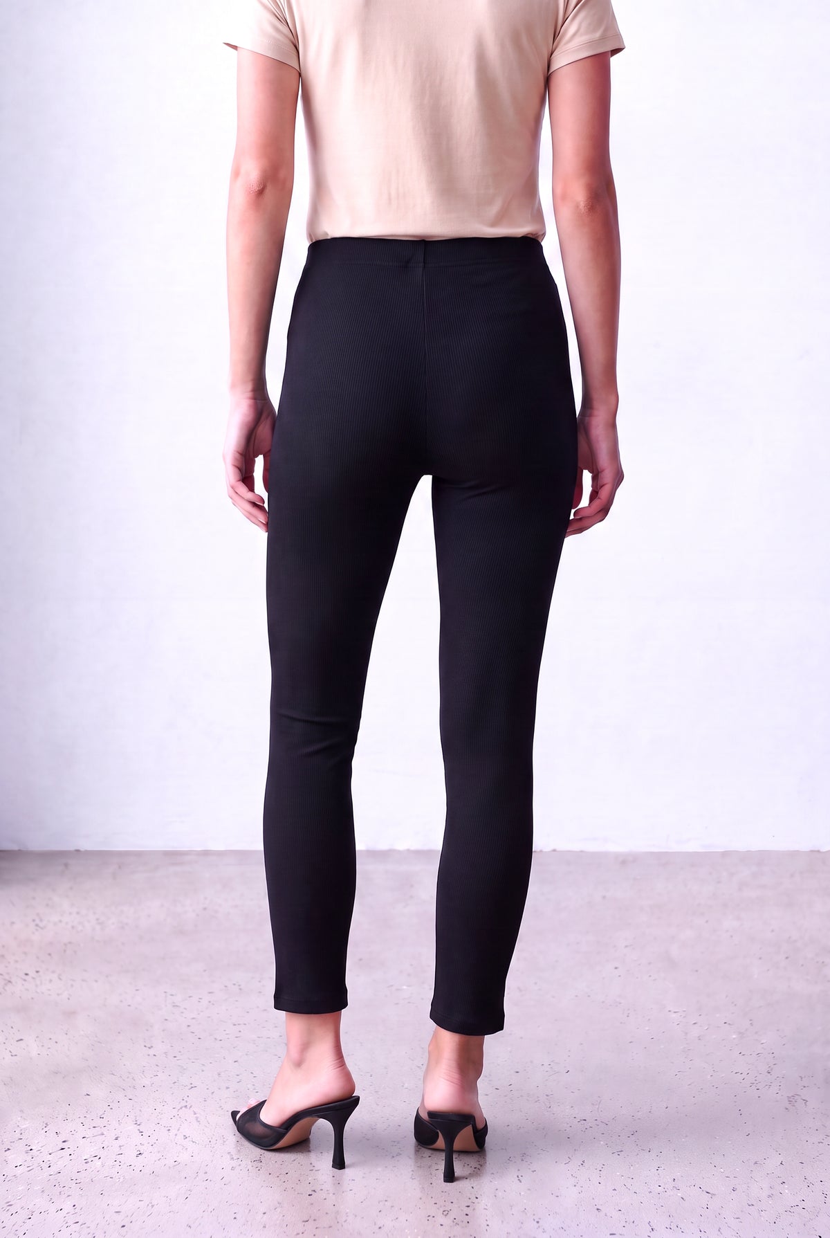 Siyah Kadın Siyah Esnek Dokulu Uzun Boy Yüksek Bel Ön Paçasında Gizli Fermuar Detayı Pantolon CASSIE - Pants - Westmark London EU(TR) Store Organik Pamuklu Sürdürülebilir Moda