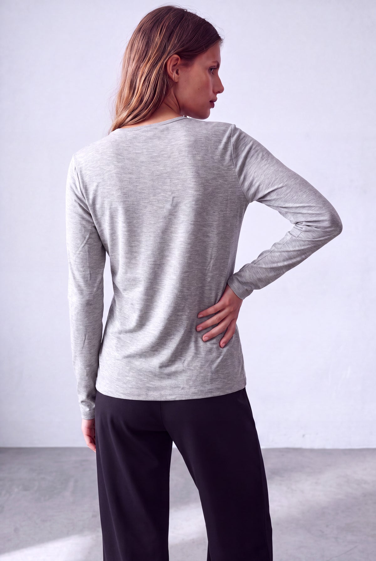 Gri Melanj Kadın Gri Melanj Viskon Karışımlı Dökümlü Degaje Yaka Uzun Kollu Düğme Detaylı Bluz FELICIA - Top - Westmark London EU(TR) Store Organik Pamuklu Sürdürülebilir Moda