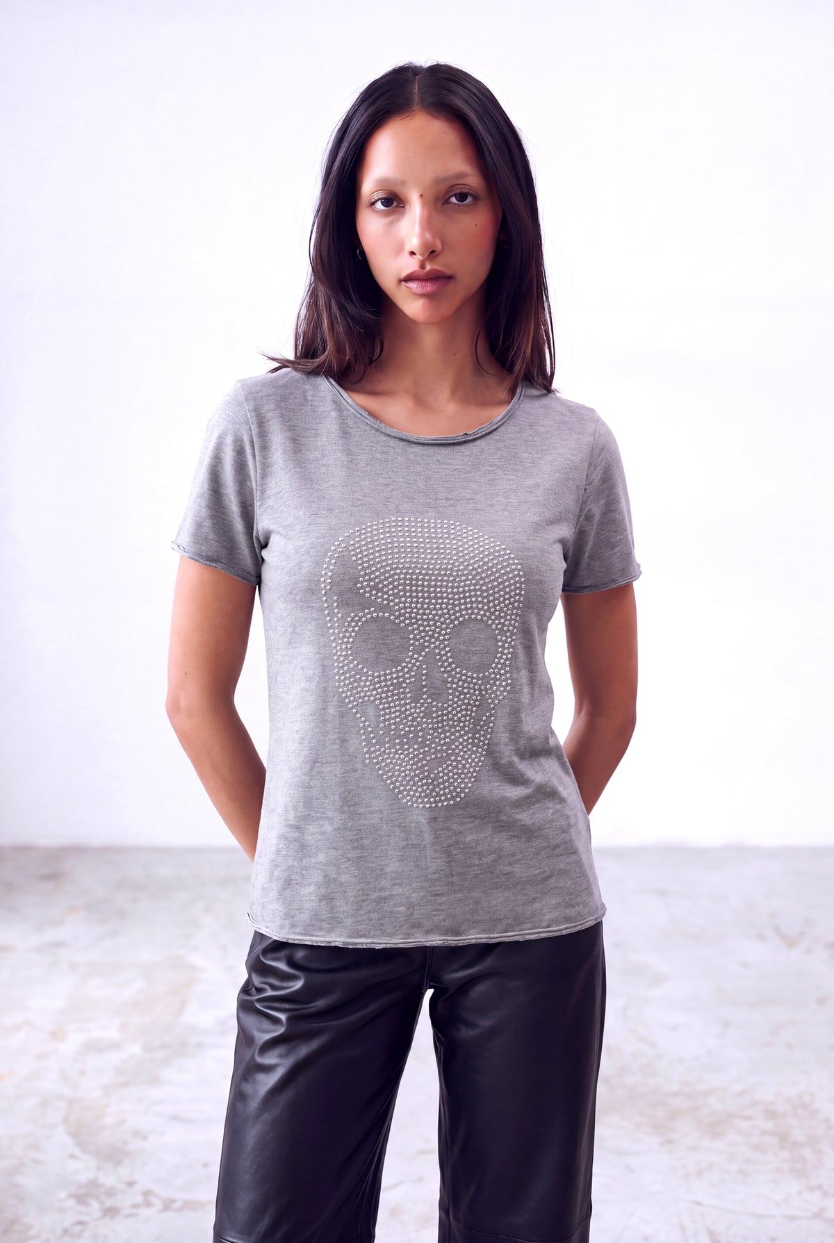 Gri Melanj Kadın Gri Melanj Pamuklu Bisiklet Yaka Kısa Kollu Kurukafa İşlemeli T-Shirt CAROL - Top - Westmark London EU(TR) Store Organik Pamuklu Sürdürülebilir Moda