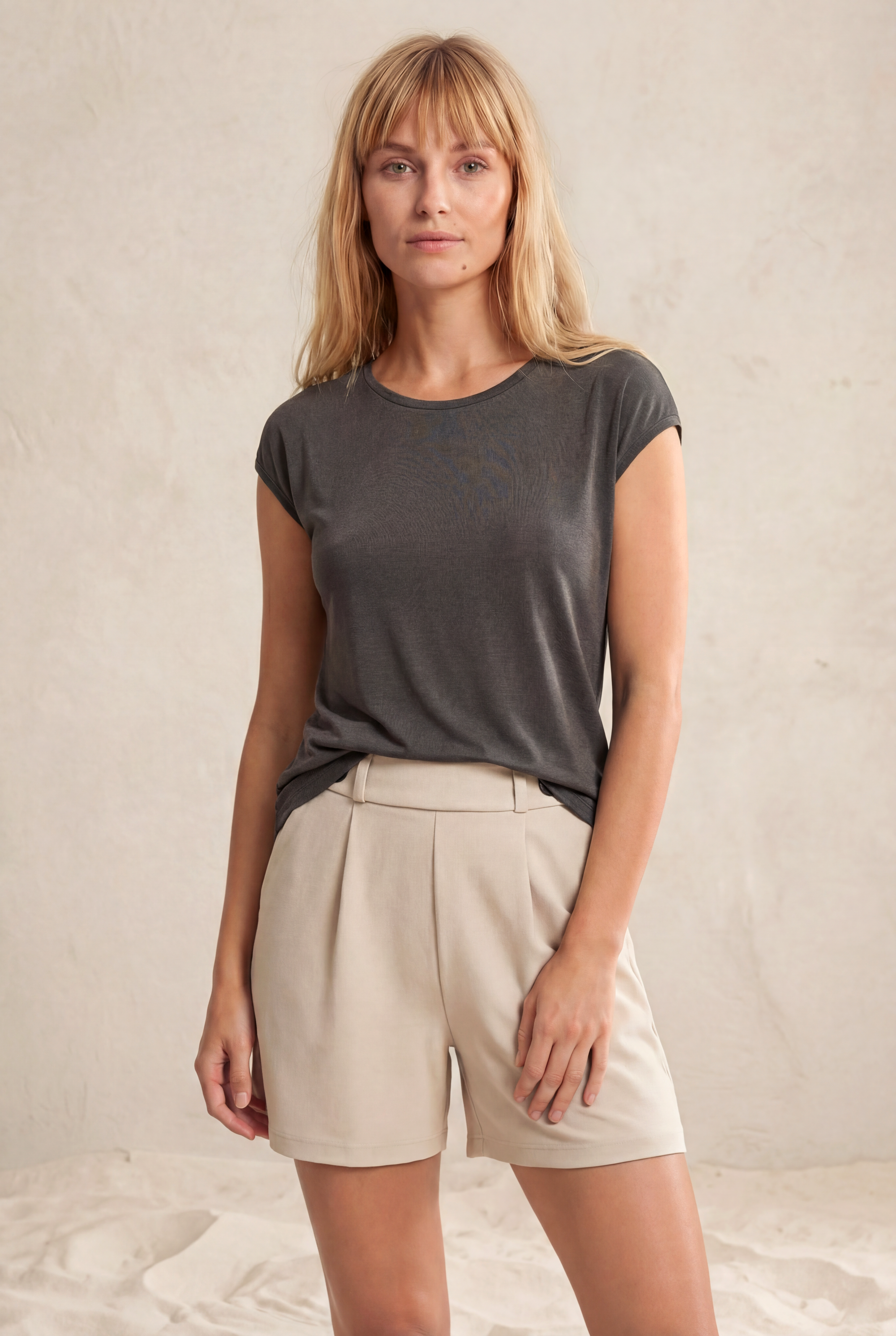 Koyu Gri Bisiklet Yaka Pamuklu Kadın Kısa Kollu T-Shirt BETTY O-NECK TOP - T-Shirt - Westmark London EU(TR) Store Organik Pamuklu Sürdürülebilir Moda