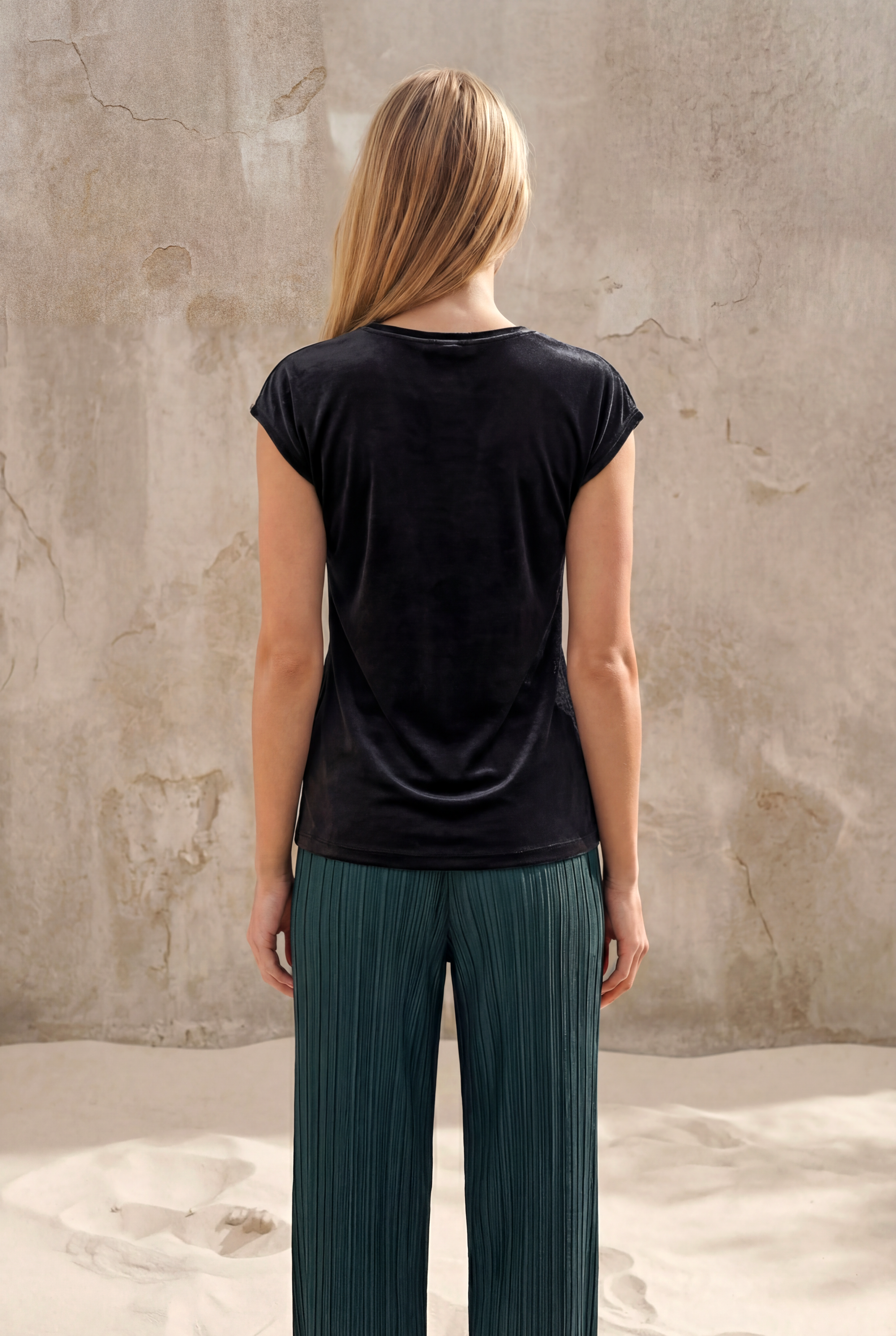 Siyah Bisiklet Yaka Pamuklu Kadın Kısa Kollu T-Shirt BETTY O-NECK TOP - T-Shirt - Westmark London EU(TR) Store Organik Pamuklu Sürdürülebilir Moda