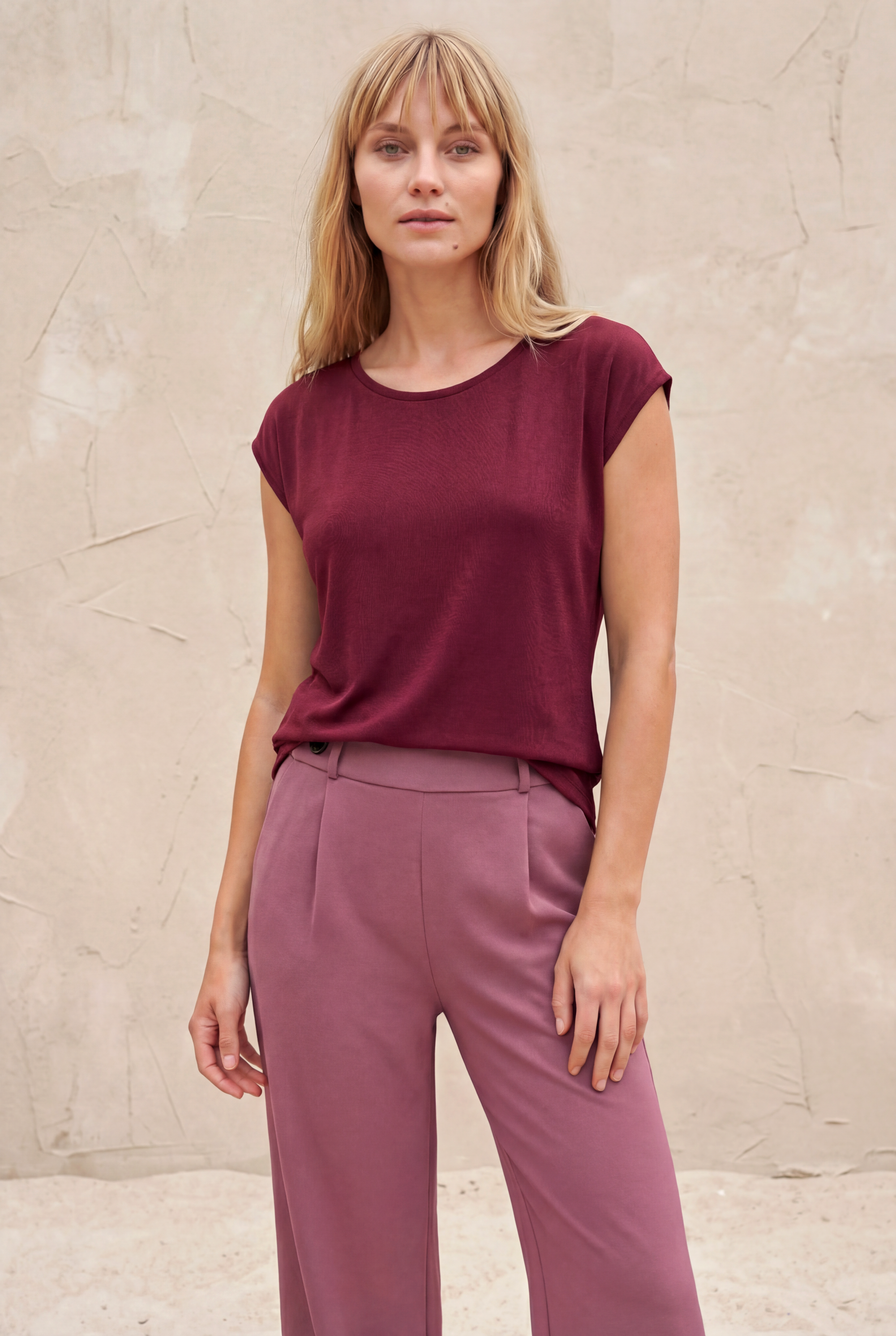 Kırmızı Bisiklet Yaka Pamuklu Kadın Kısa Kollu T-Shirt BETTY O-NECK TOP - T-Shirt - Westmark London EU(TR) Store Organik Pamuklu Sürdürülebilir Moda