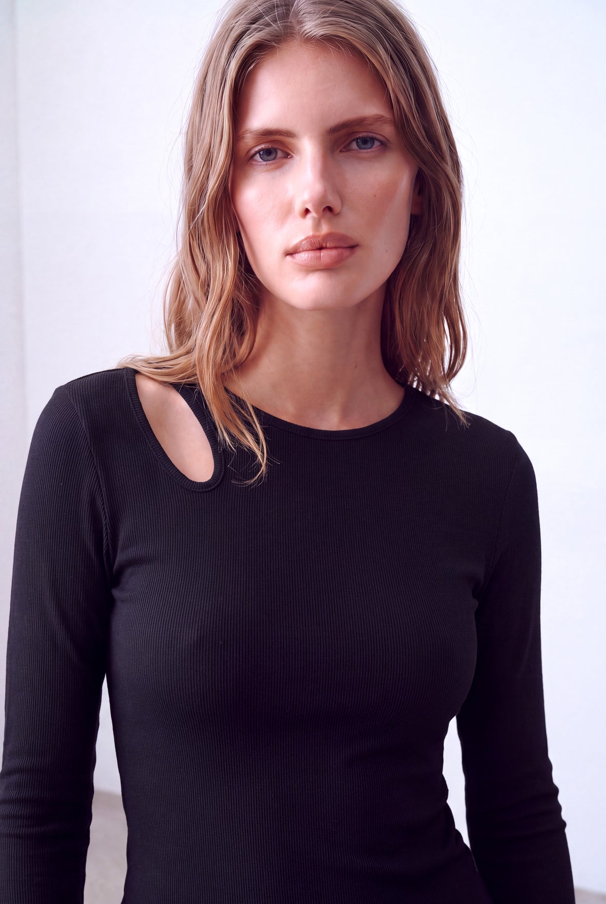 Siyah Kadın Siyah Pamuklu Kaşkorse Bisiklet Yaka Uzun Kollu Asimetrik Cut Out Detaylı Bluz ROMY - Top - Westmark London EU(TR) Store Organik Pamuklu Sürdürülebilir Moda
