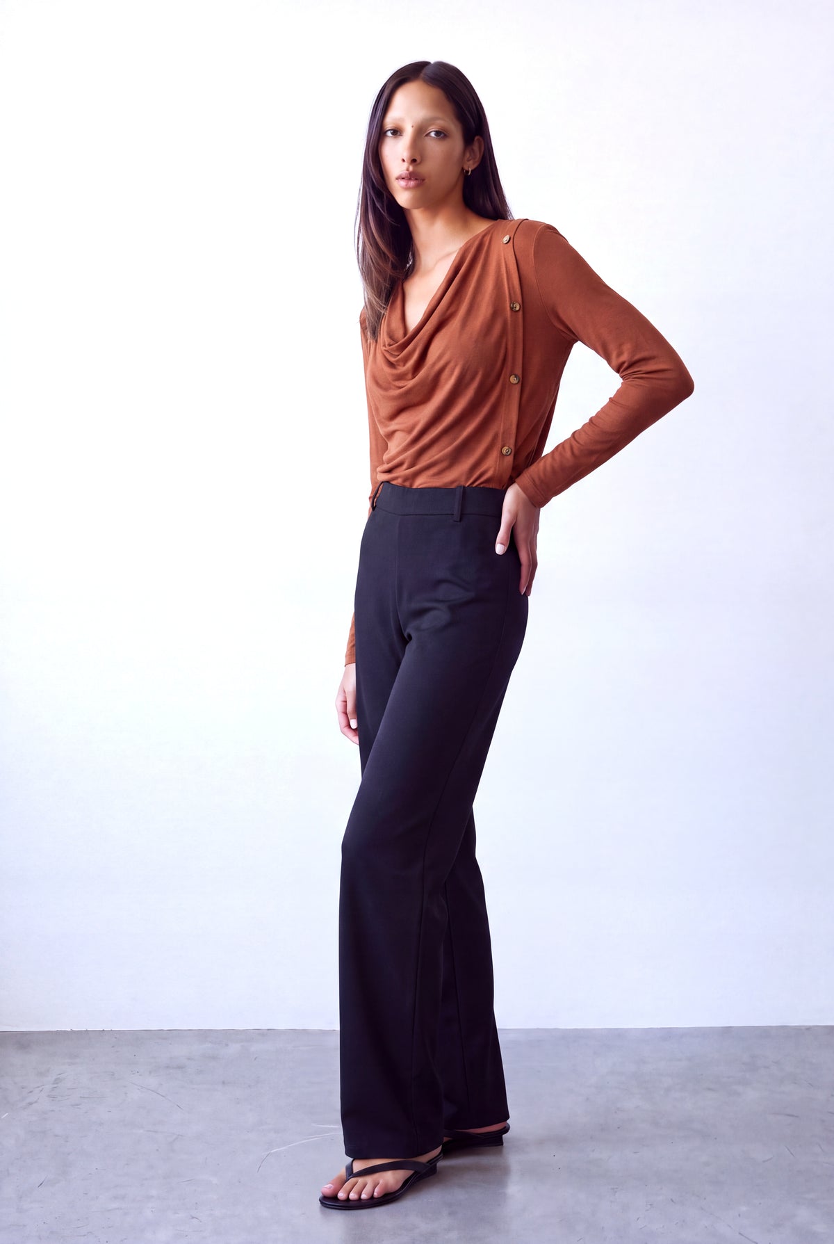 Kiremit Kadın Kiremit Viskon Dökümlü Degaje Yaka Uzun Kollu Düğme Detaylı Bluz FELICIA - Top - Westmark London EU(TR) Store Organik Pamuklu Sürdürülebilir Moda