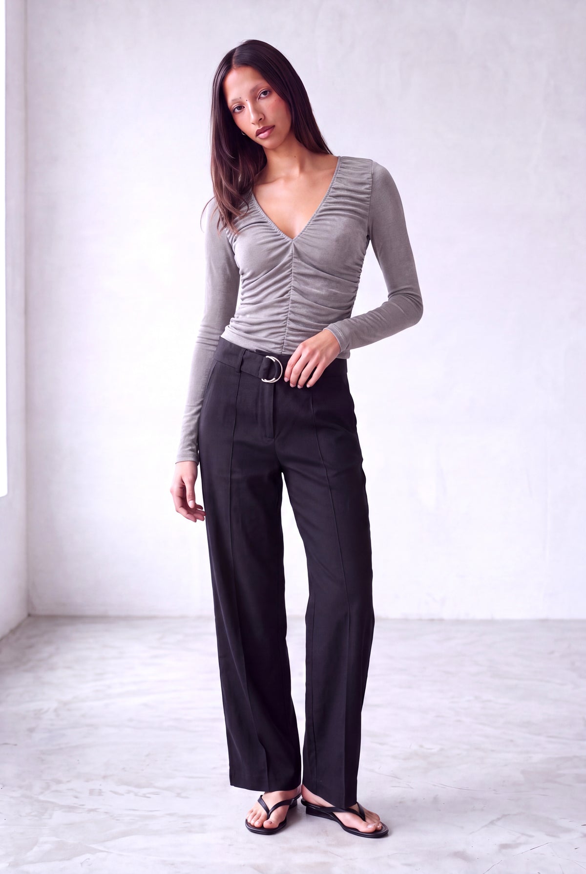 Gri Kadın Gri V Yaka Uzun Kollu Dikey Büzgü Detaylı Bluz BERENICE - Top - Westmark London EU(TR) Store Organik Pamuklu Sürdürülebilir Moda