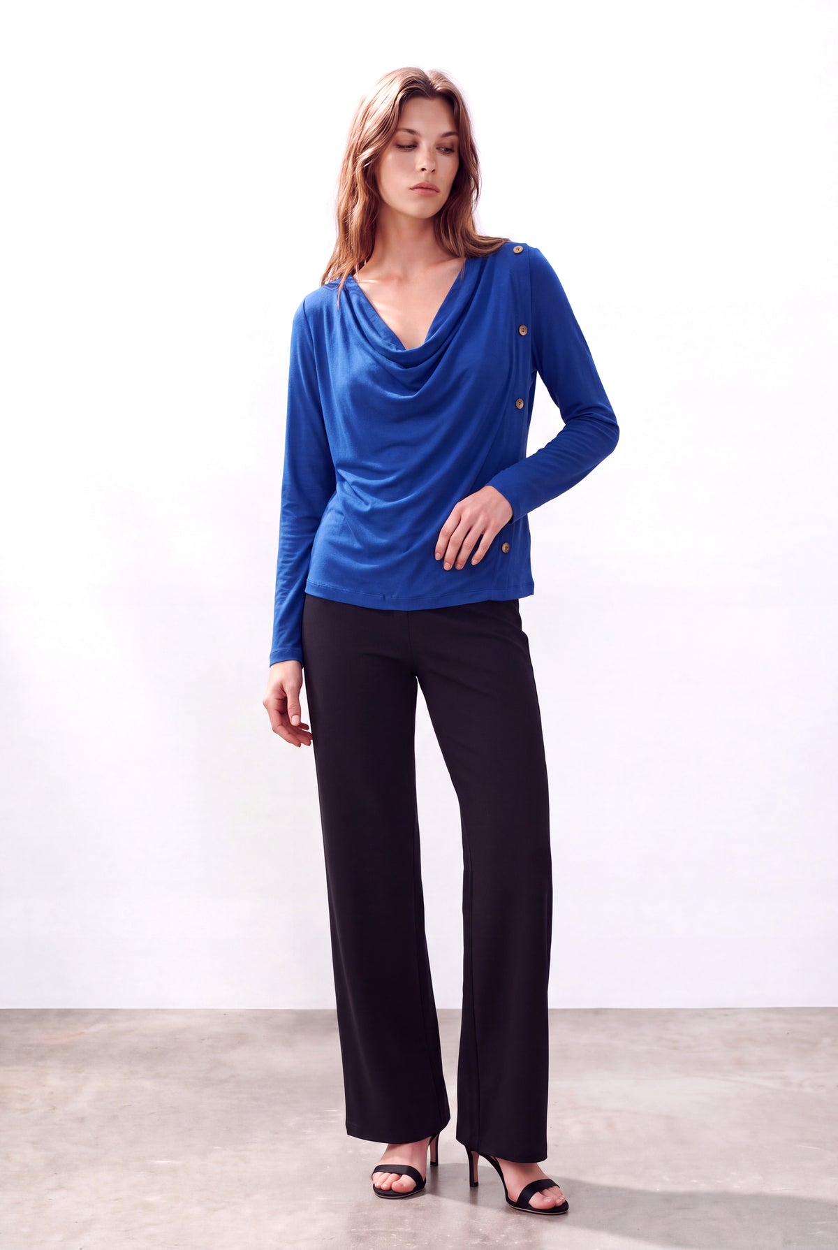 Kobalt Mavi Kadın Kobalt Mavi Viskon Karışımlı Dökümlü Degaje Yaka Uzun Kollu Düğme Detaylı Bluz FELICIA - Top - Westmark London EU(TR) Store Organik Pamuklu Sürdürülebilir Moda