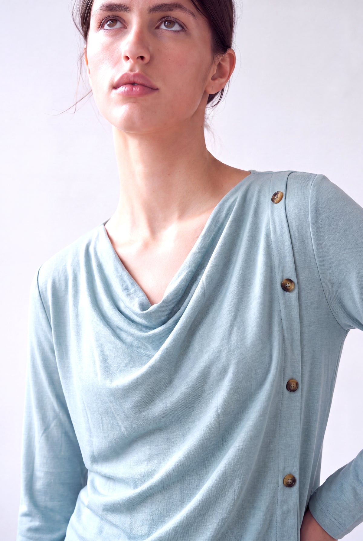 Mint Kadın Mint Viskon Dökümlü Degaje Yaka Uzun Kollu Düğme Detaylı Bluz FELICIA - Top - Westmark London EU(TR) Store Organik Pamuklu Sürdürülebilir Moda