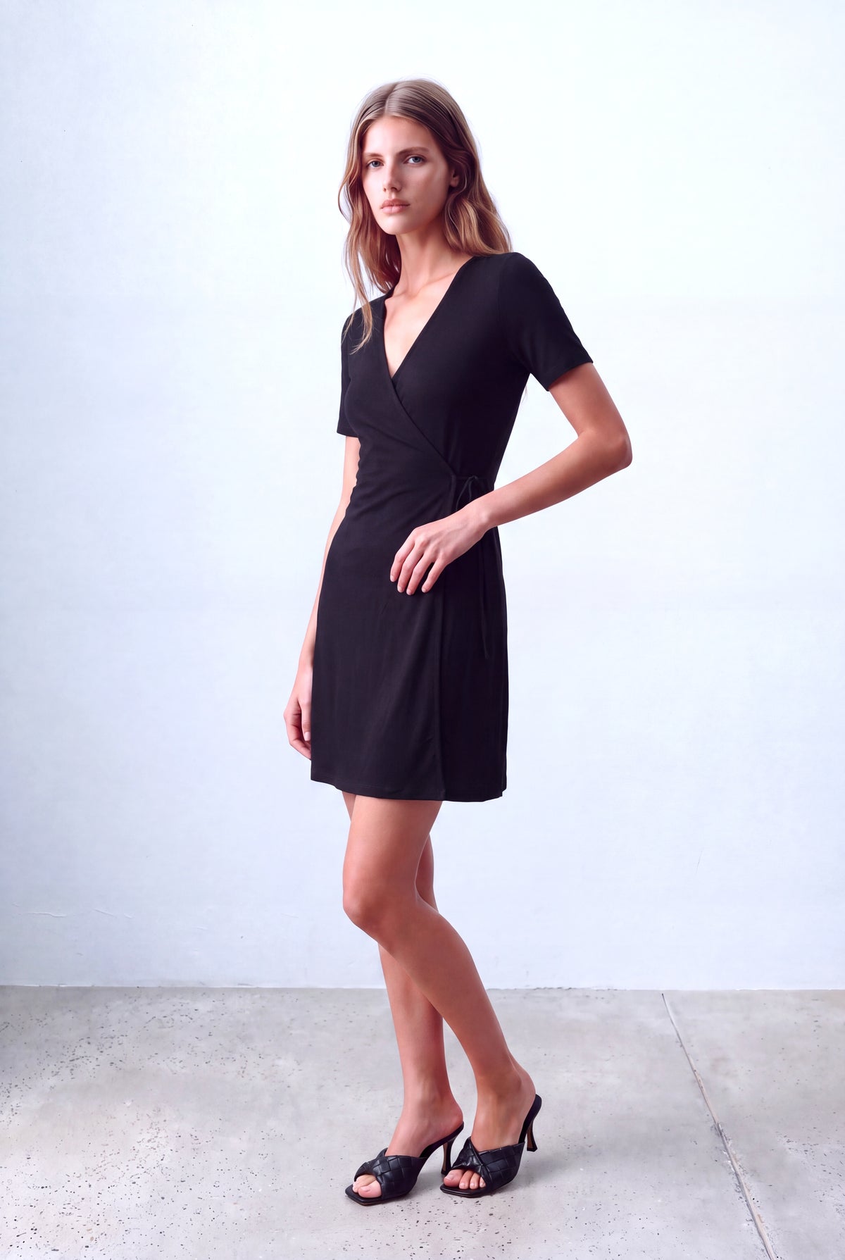 Siyah Kadın Siyah Viskon V Yaka Kısa Kollu Yandan Bağlamalı Elbise KYRA - Dress - Westmark London EU(TR) Store Organik Pamuklu Sürdürülebilir Moda