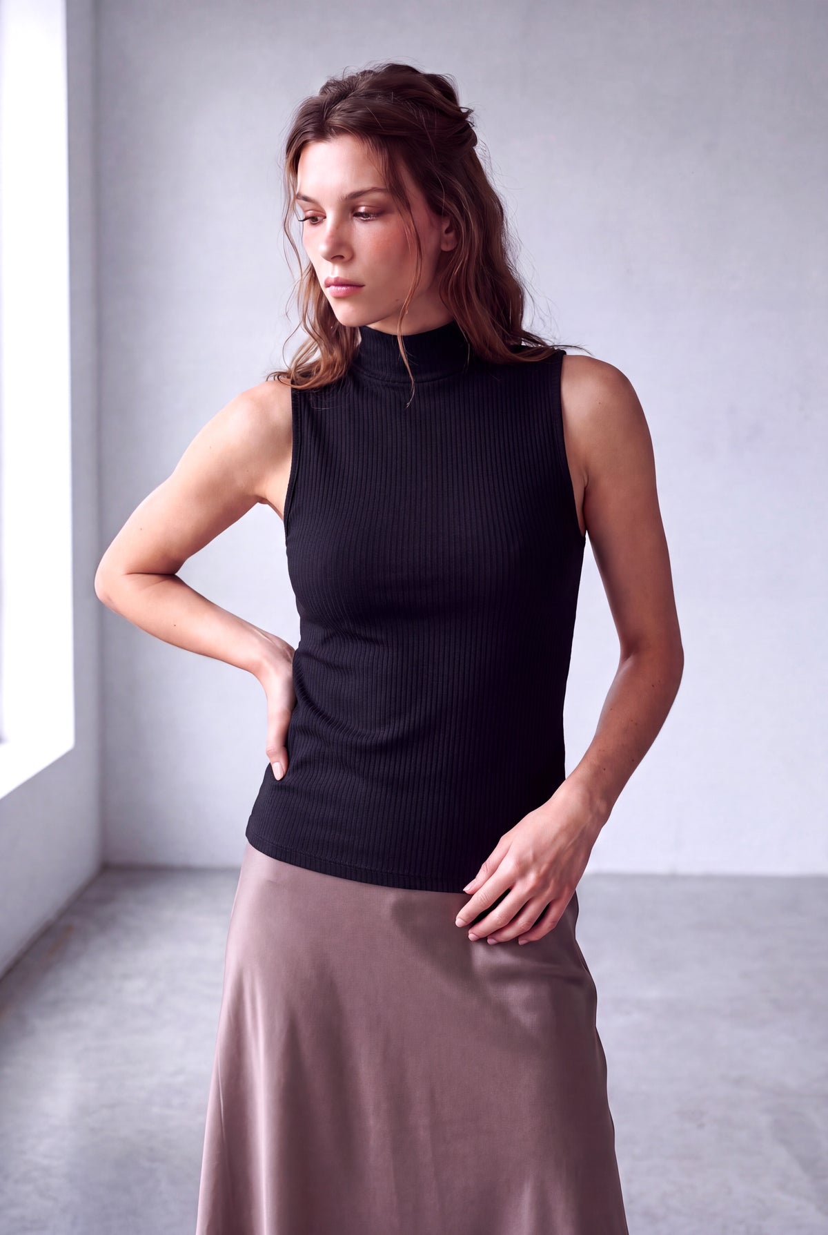 Siyah Kadın Siyah Viskonlu Kaşkorse Dik Yaka Kolsuz T-Shirt SABRINA - Top - Westmark London EU(TR) Store Organik Pamuklu Sürdürülebilir Moda