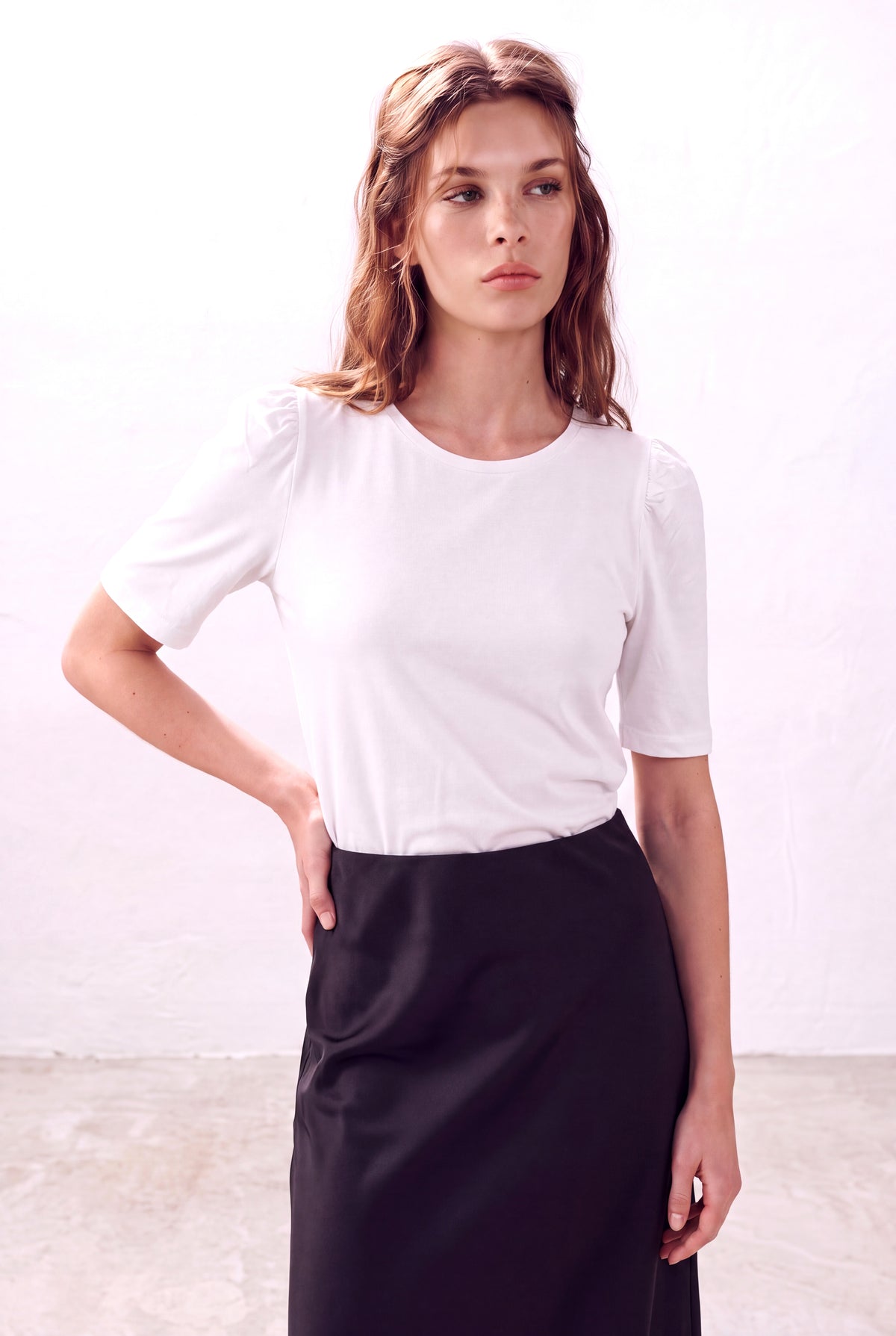 Beyaz Kadın Beyaz Modal / Pamuk Karışımlı Bisiklet Yaka Kısa Balon Kollu T-Shirt AOIFE - Top - Westmark London EU(TR) Store Organik Pamuklu Sürdürülebilir Moda