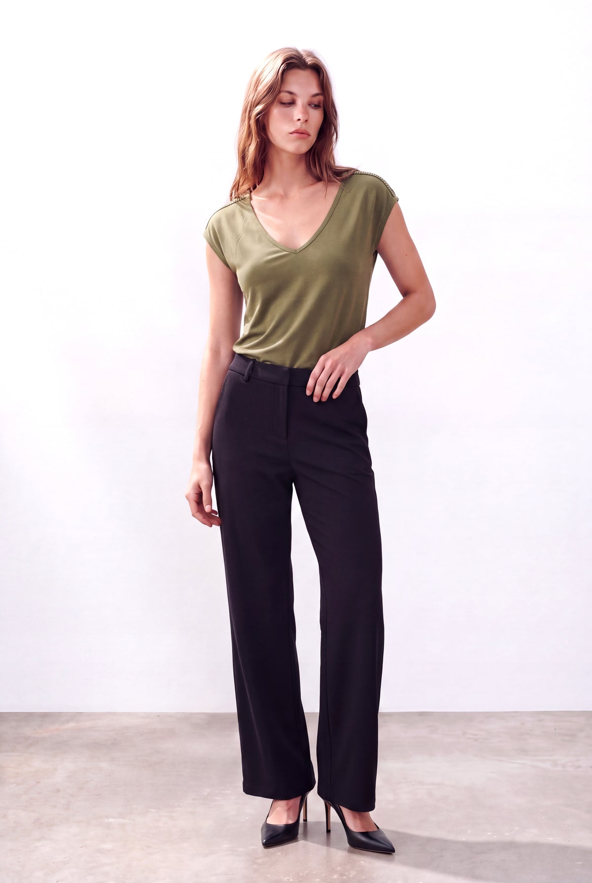 Haki Kadın Haki Modal Karışımlı V Yaka Kısa Kollu Omuz Taş Detaylı T-Shirt HONORA - Top - Westmark London EU(TR) Store Organik Pamuklu Sürdürülebilir Moda