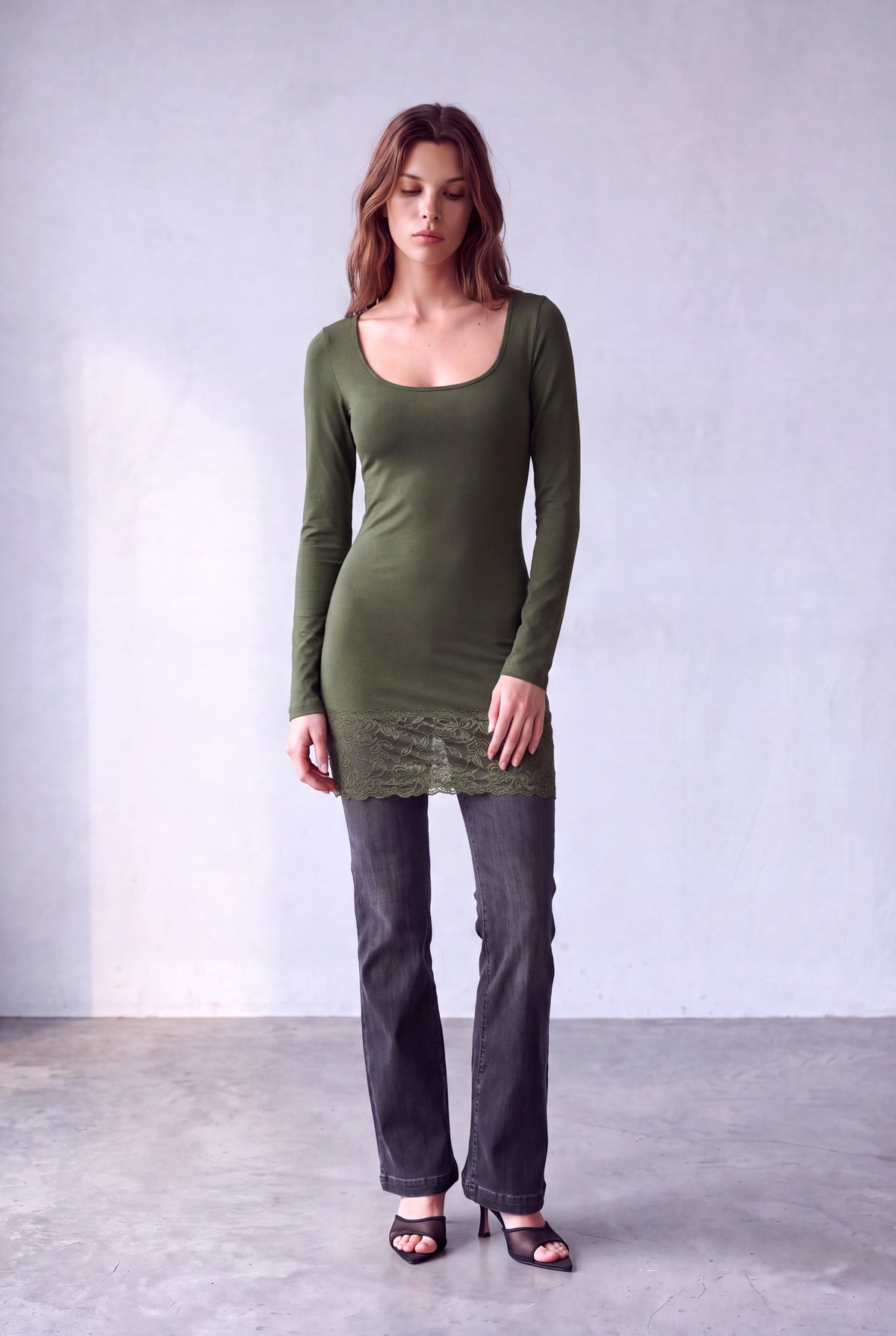Koyu Yeşil Kadın Koyu Yeşil Pamuklu Kare Yaka Uzun Kollu Eteği Dantel Detaylı Uzun Bluz MILA - Top - Westmark London EU(TR) Store Organik Pamuklu Sürdürülebilir Moda