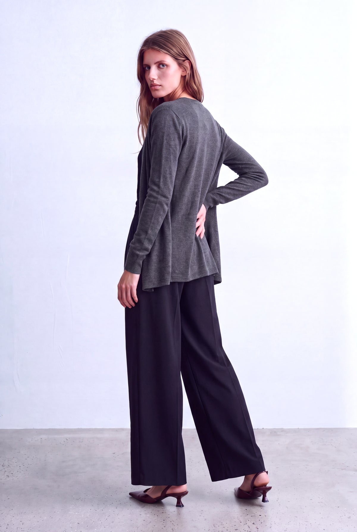 Koyu Gri Melanj Kadın Koyu Gri Melanj %100 Viskon V Yaka Uzun Kollu Omuz Dikiş Detaylı Uzun Hırka MOLLY - Cardigan - Westmark London EU(TR) Store Organik Pamuklu Sürdürülebilir Moda