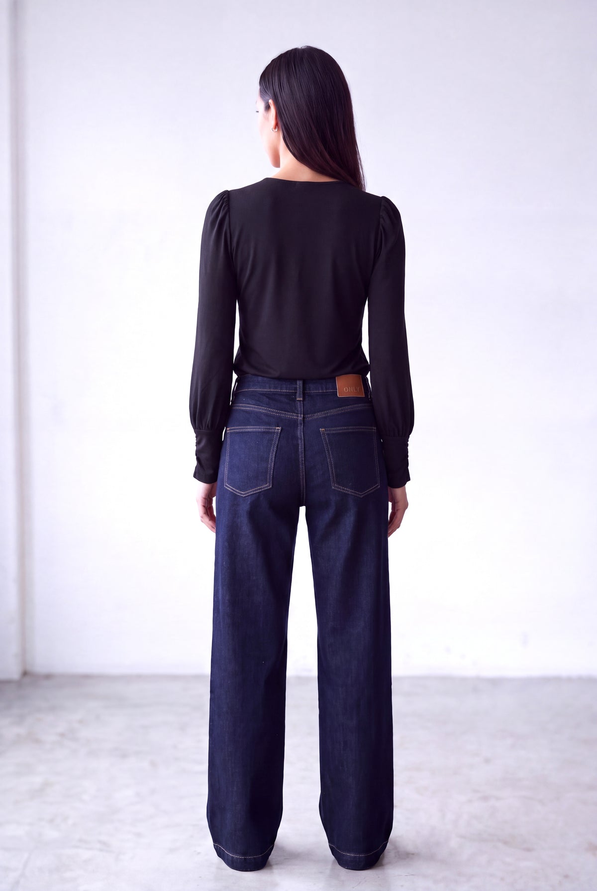 Siyah Kadın Siyah Modal / Pamuk Karışımlı Bisiklet Yaka Uzun Balon Kollu Geniş Manşet Detaylı Bluz PAULINE - Top - Westmark London EU(TR) Store Organik Pamuklu Sürdürülebilir Moda