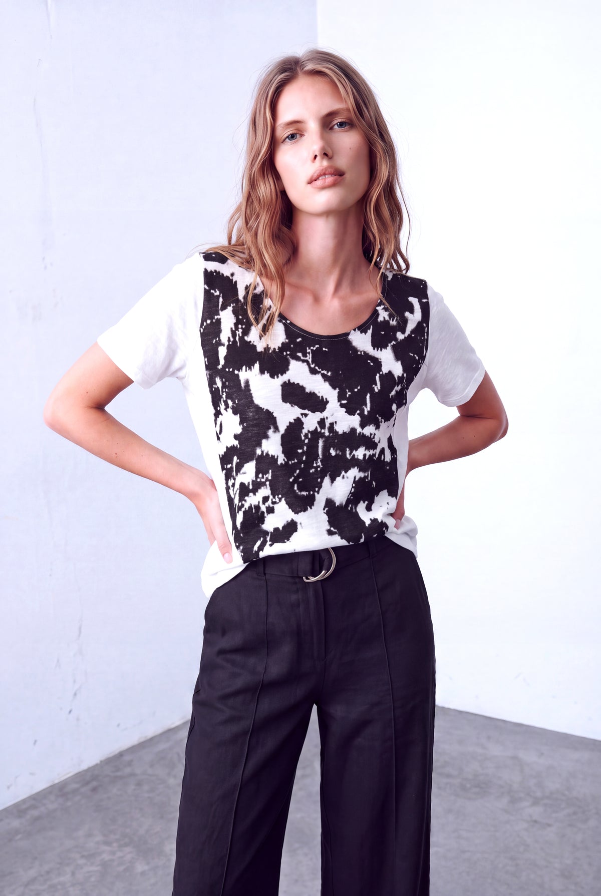 Beyaz Kadın Beyaz %100 Pamuk Flamlı Bisiklet Yaka Kısa Kollu Siyah Baskılı T-Shirt MUIREANN - Top - Westmark London EU(TR) Store Organik Pamuklu Sürdürülebilir Moda