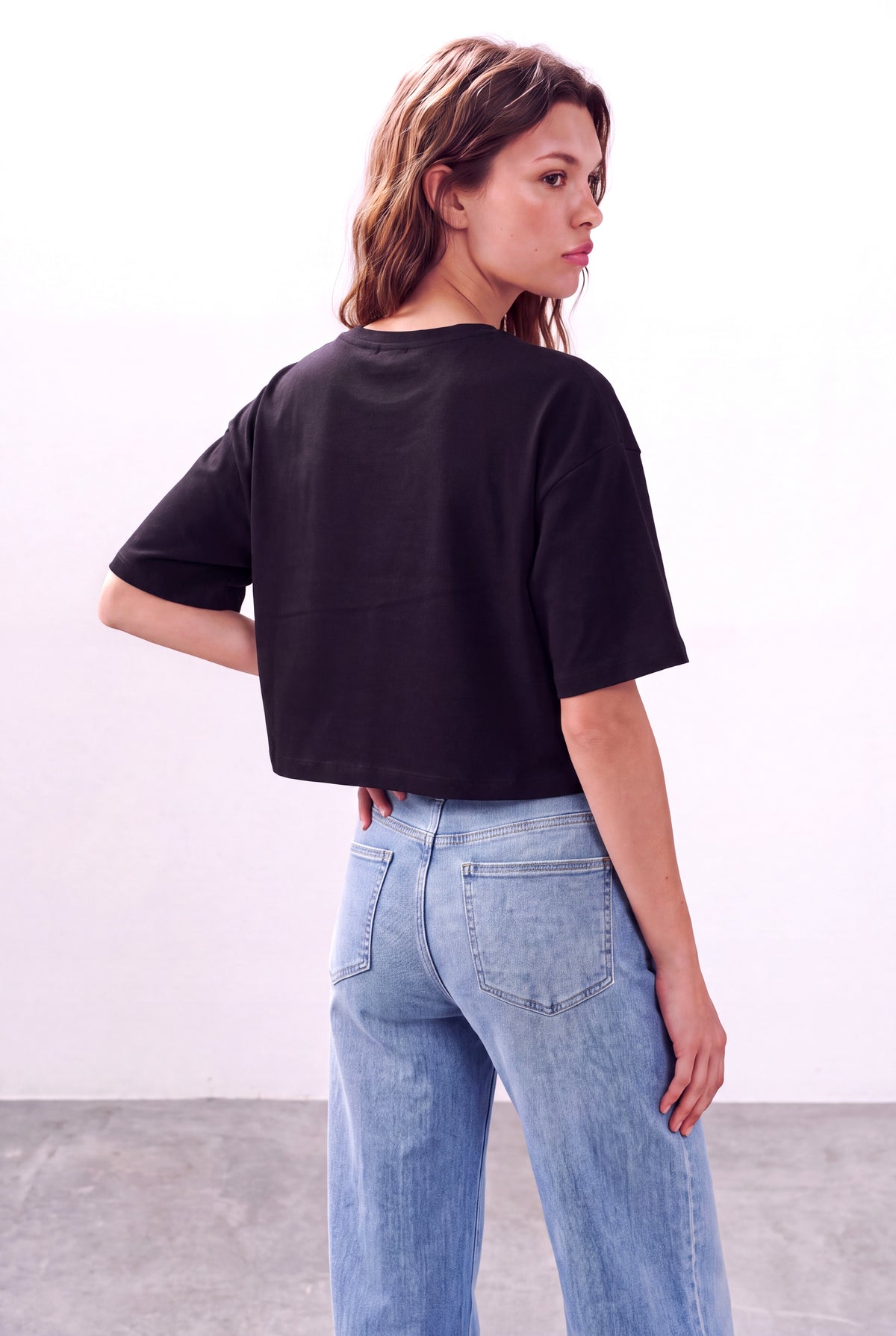 Siyah Kadın Siyah %100 Pamuk İnterlok Bisiklet Yaka 2/4 Kol Düşük Omuzlu Baskılı Crop T-Shirt IONA - Top - Westmark London EU(TR) Store Organik Pamuklu Sürdürülebilir Moda