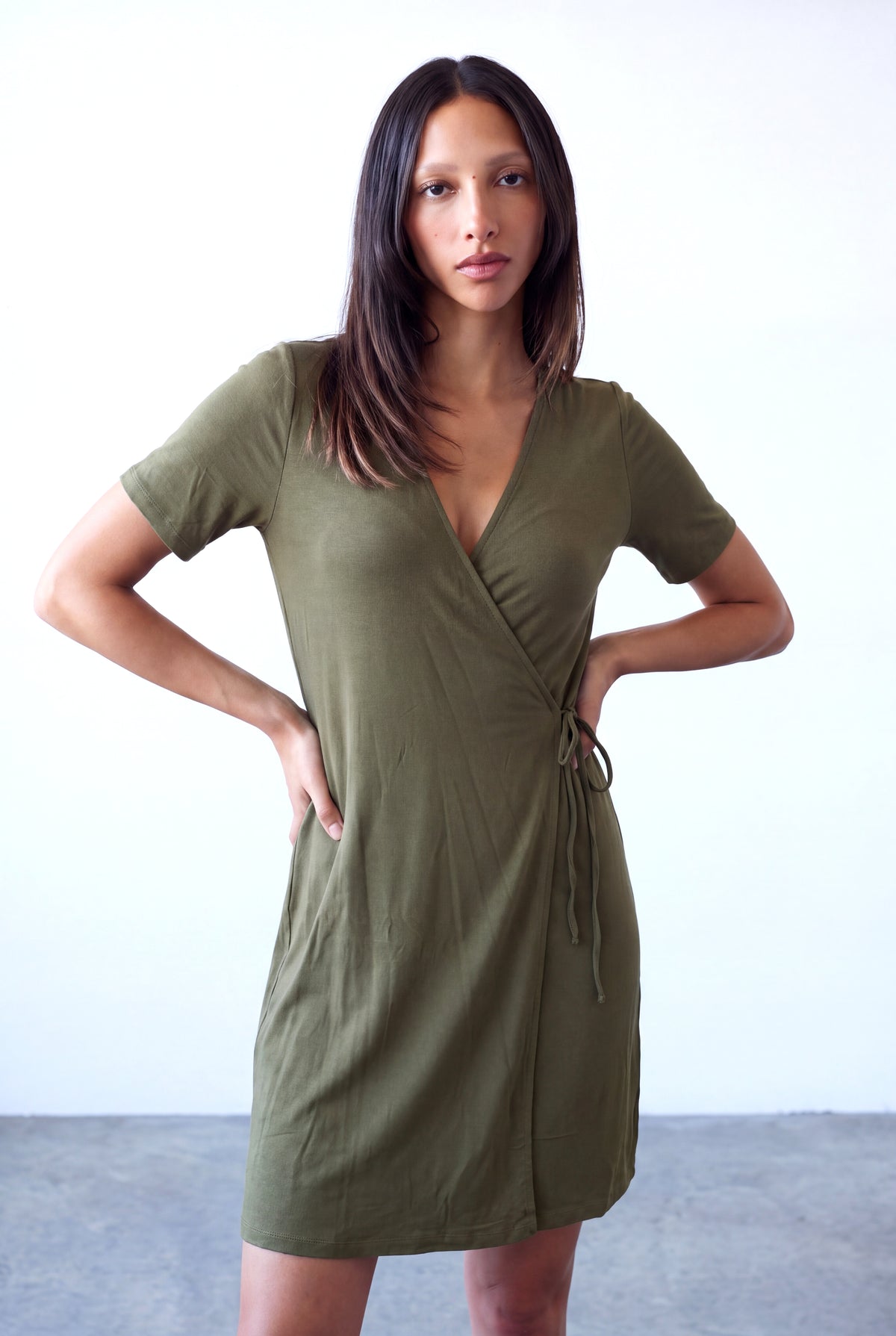 Koyu Yeşil Kadın Koyu Yeşil Viskon V Yaka Kısa Kollu Yandan Bağlamalı Elbise KYRA - Dress - Westmark London EU(TR) Store Organik Pamuklu Sürdürülebilir Moda