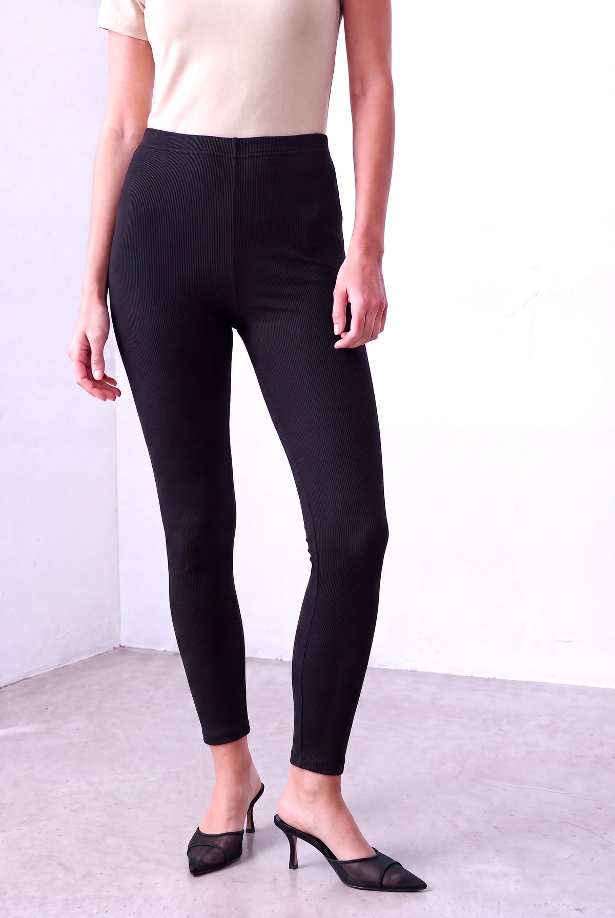 Siyah Kadın Siyah Esnek Dokulu Uzun Boy Yüksek Bel Ön Paçasında Gizli Fermuar Detayı Pantolon CASSIE - Pants - Westmark London EU(TR) Store Organik Pamuklu Sürdürülebilir Moda
