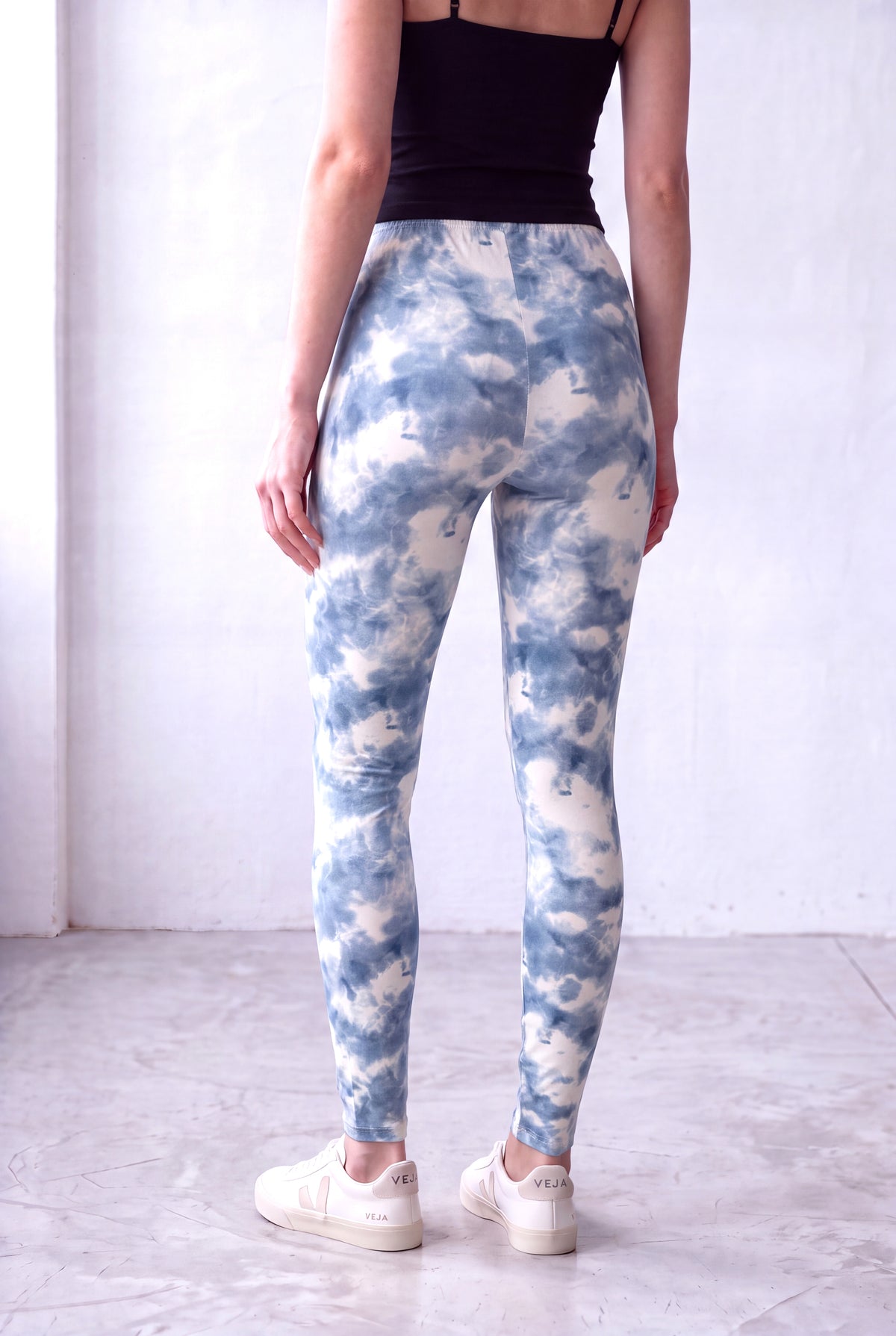 Mavi / Beyaz Kadın Mavi / Beyaz Pamuklu Yüksek Bel Batik Desenli Tayt MAYA - Leggings - Westmark London EU(TR) Store Organik Pamuklu Sürdürülebilir Moda