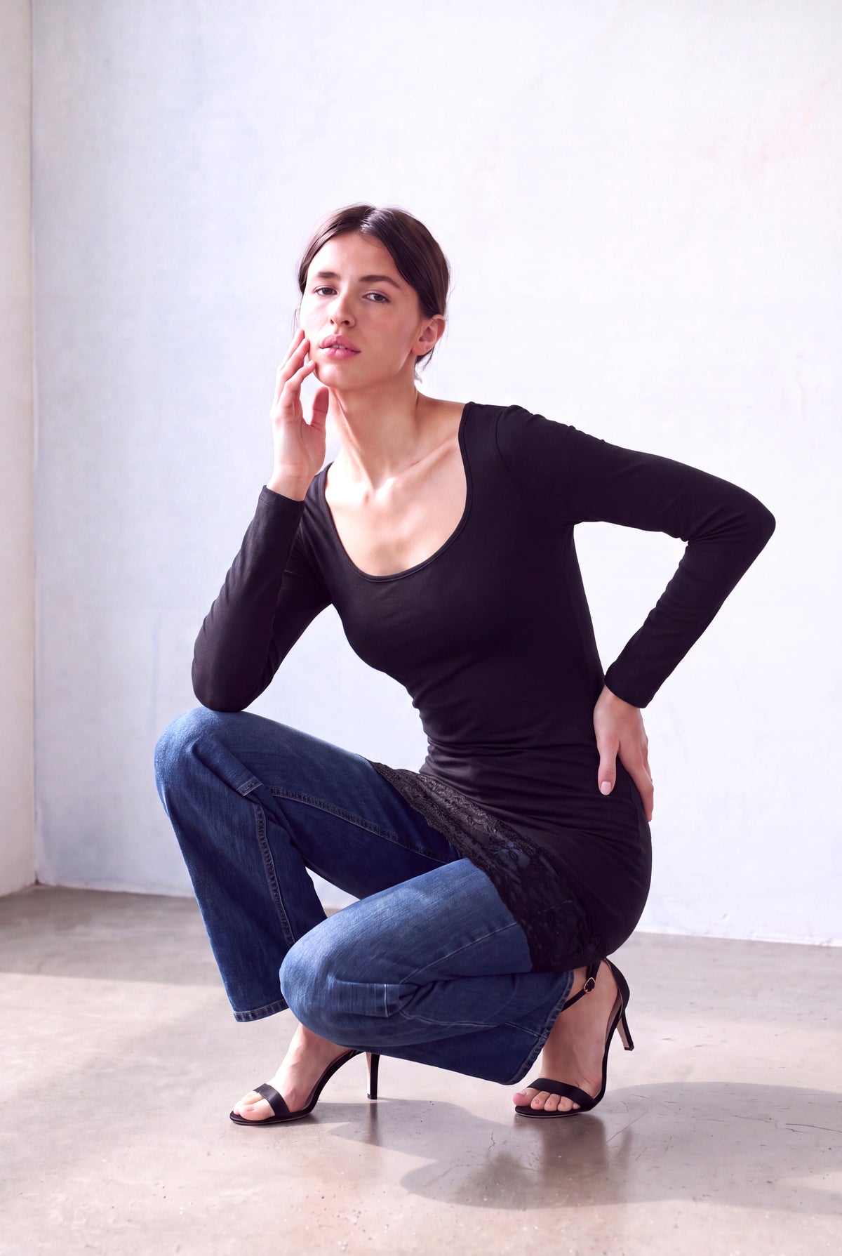 Siyah Kadın Siyah Pamuklu Kare Yaka Uzun Kollu Eteği Dantel Detaylı Uzun Bluz MILA - Top - Westmark London EU(TR) Store Organik Pamuklu Sürdürülebilir Moda