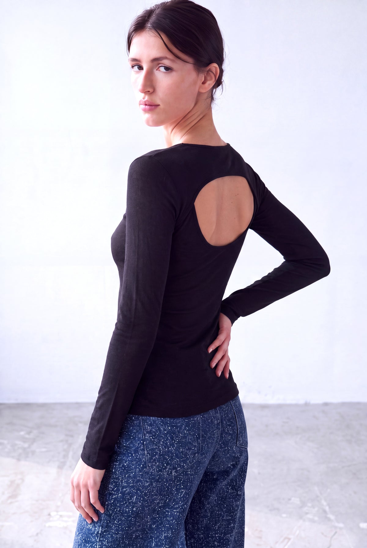 Siyah Kadın Siyah Viskon Karışımlı Bisiklet Yaka Uzun Kollu Cut Out Detaylı Bluz TEAGAN - Top - Westmark London EU(TR) Store Organik Pamuklu Sürdürülebilir Moda