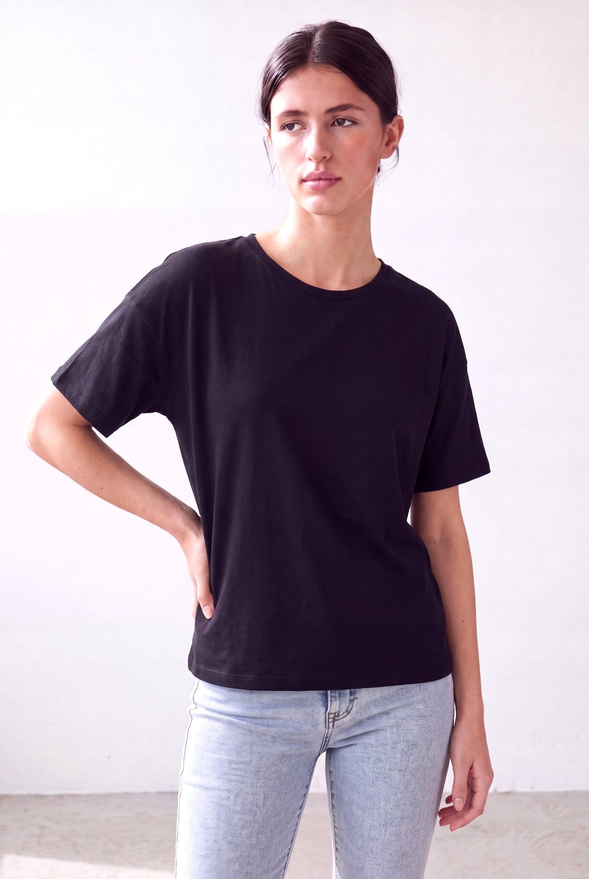 Siyah Kadın Siyah Pamuklu Bisiklet Yaka Kısa Kollu Düşük Omuz Sırt Cut Out Detaylı T-Shirt CHELSEA - Top - Westmark London EU(TR) Store Organik Pamuklu Sürdürülebilir Moda