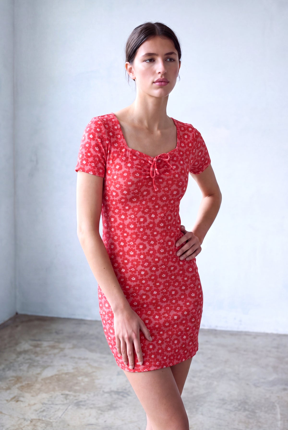 Kırmızı Çiçekli Kadın Kırmızı Çiçekli Krinkle Kumaş Kare Yaka Kısa Kollu göğüs büzgülü Elbise CARLY - Dress - Westmark London EU(TR) Store Organik Pamuklu Sürdürülebilir Moda