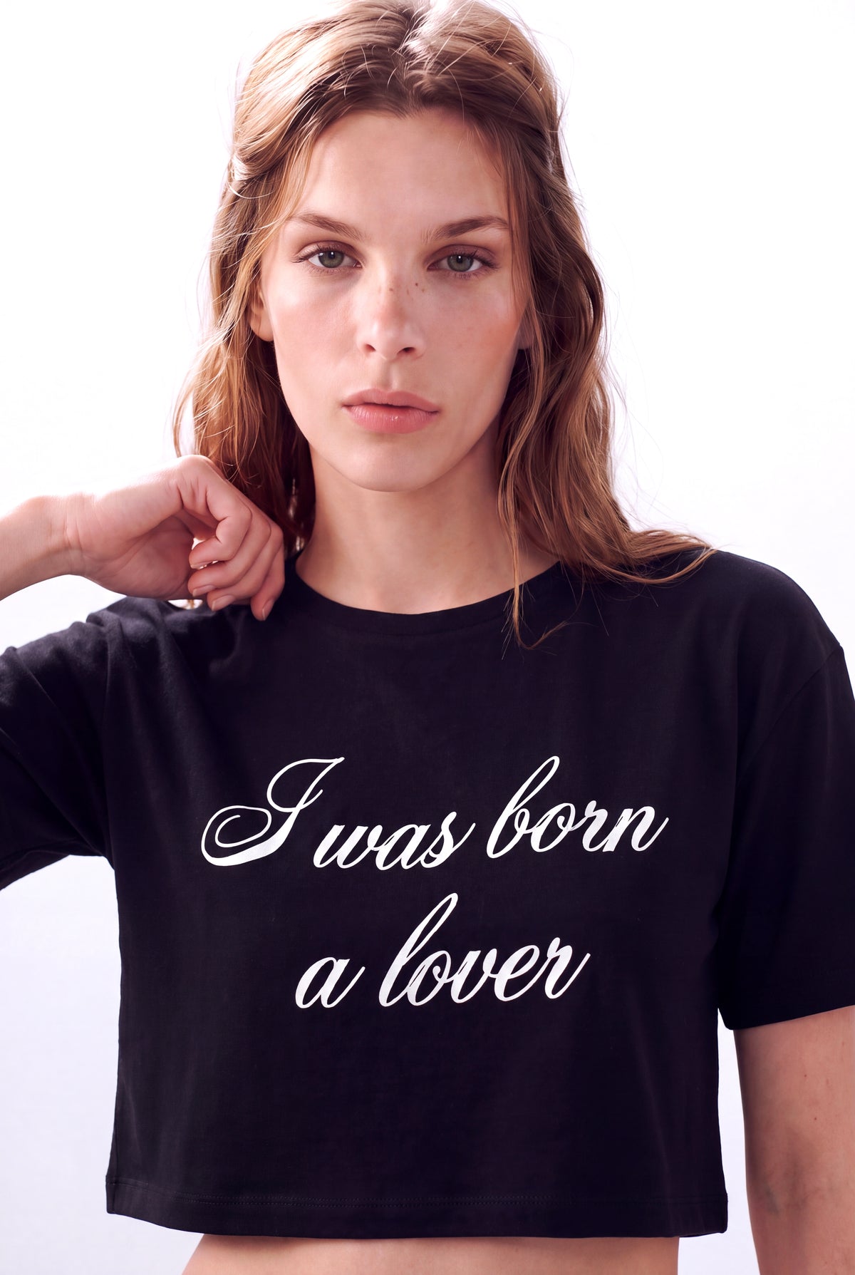 Siyah Kadın Siyah %100 Pamuk İnterlok Bisiklet Yaka 2/4 Kol Düşük Omuzlu Baskılı Crop T-Shirt IONA - Top - Westmark London EU(TR) Store Organik Pamuklu Sürdürülebilir Moda
