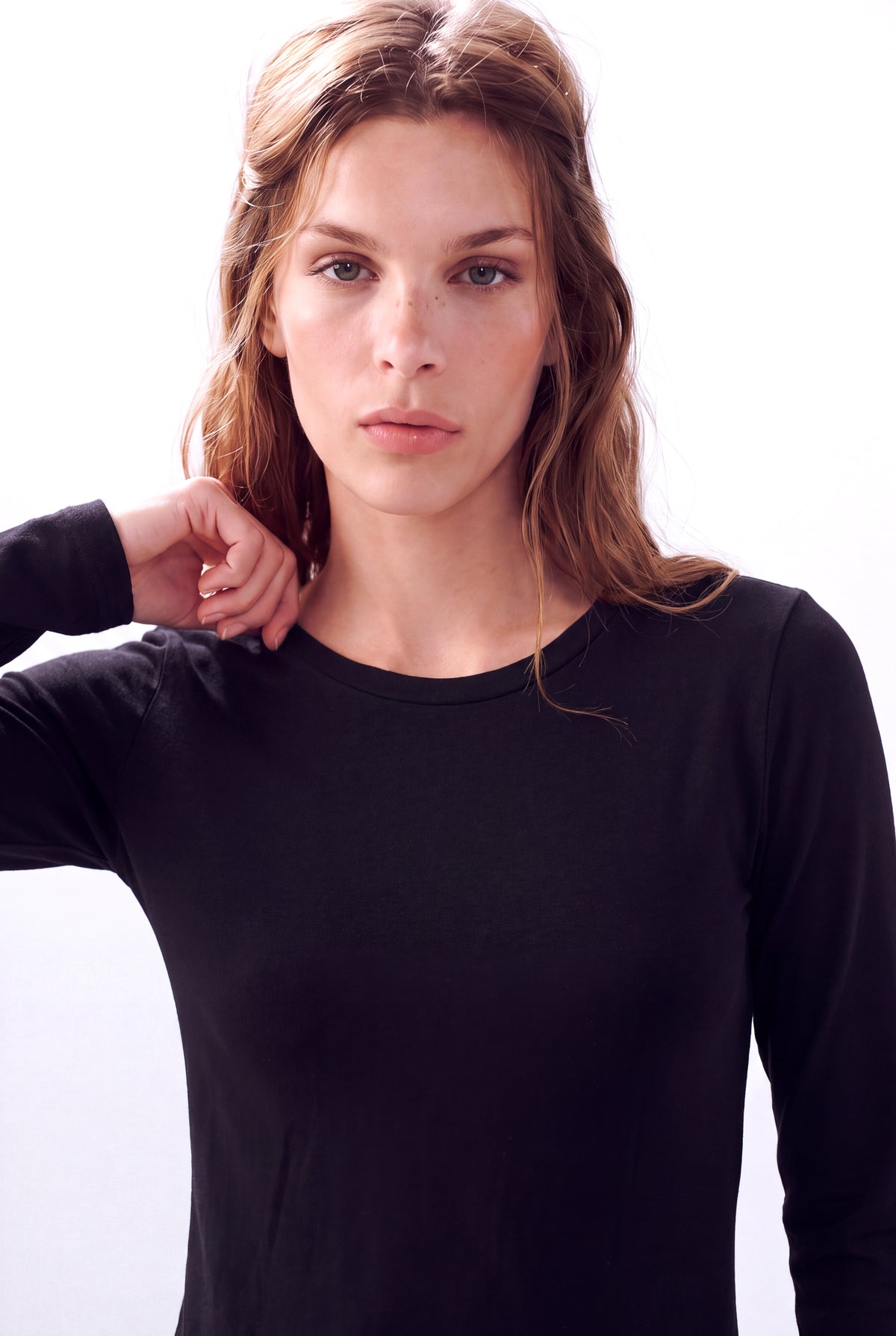Siyah Kadın Siyah Viskon Karışımlı Bisiklet Yaka Uzun Kollu Yırtmaç Detaylı Bluz BONNIE - Top - Westmark London EU(TR) Store Organik Pamuklu Sürdürülebilir Moda