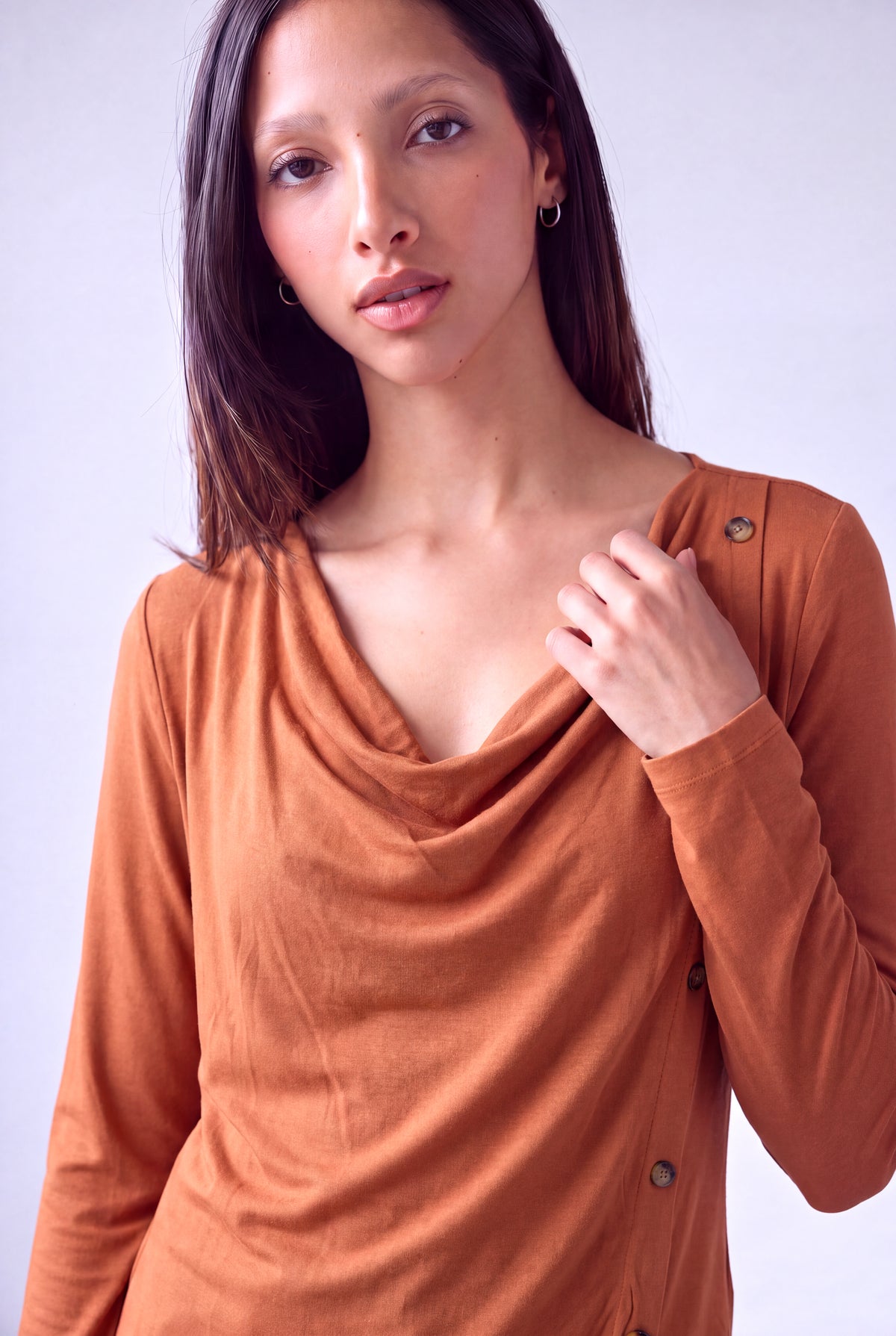 Açık Kahve Kadın Açık Kahve Viskon Dökümlü Degaje Yaka Uzun Kollu Düğme Detaylı Bluz FELICIA - Top - Westmark London EU(TR) Store Organik Pamuklu Sürdürülebilir Moda
