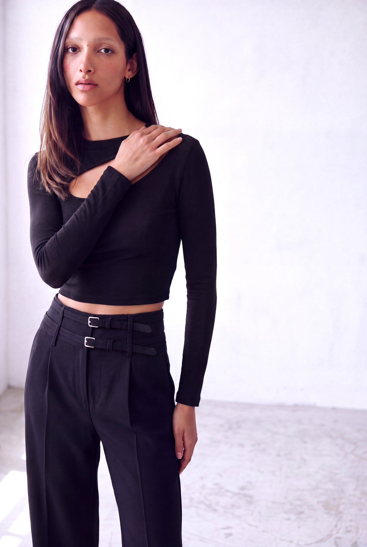 Işıltılı Siyah Kadın Işıltılı Siyah Asimetrik yaka Uzun Kollu Cut Out Detaylı Crop Bluz JOY - Top - Westmark London EU(TR) Store Organik Pamuklu Sürdürülebilir Moda