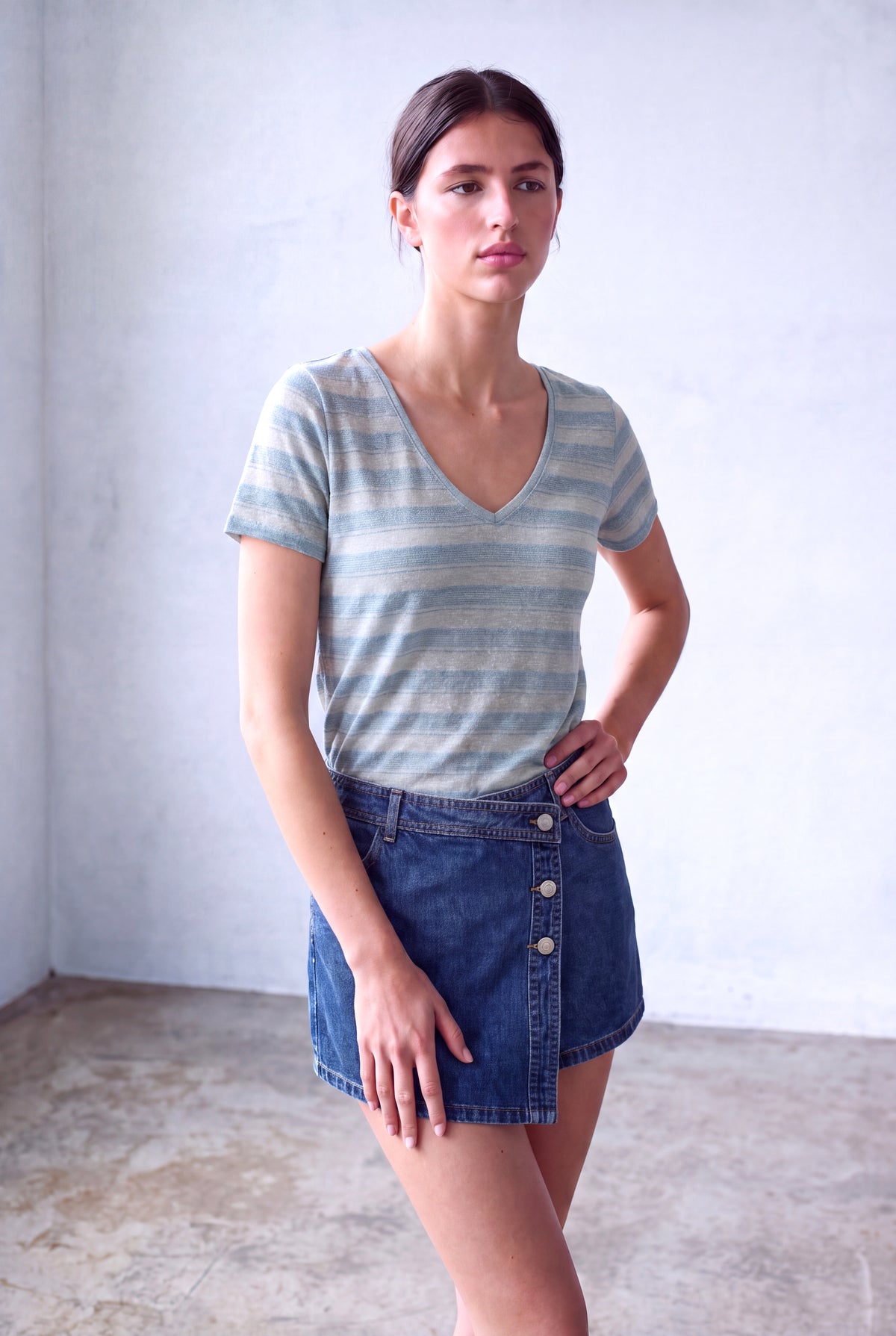 Mavi Çizgili Kadın Mavi Çizgili Keten Karışımlı Hafif Dokulu V Yaka Kısa Kollu T-Shirt COLETTE - Top - Westmark London EU(TR) Store Organik Pamuklu Sürdürülebilir Moda