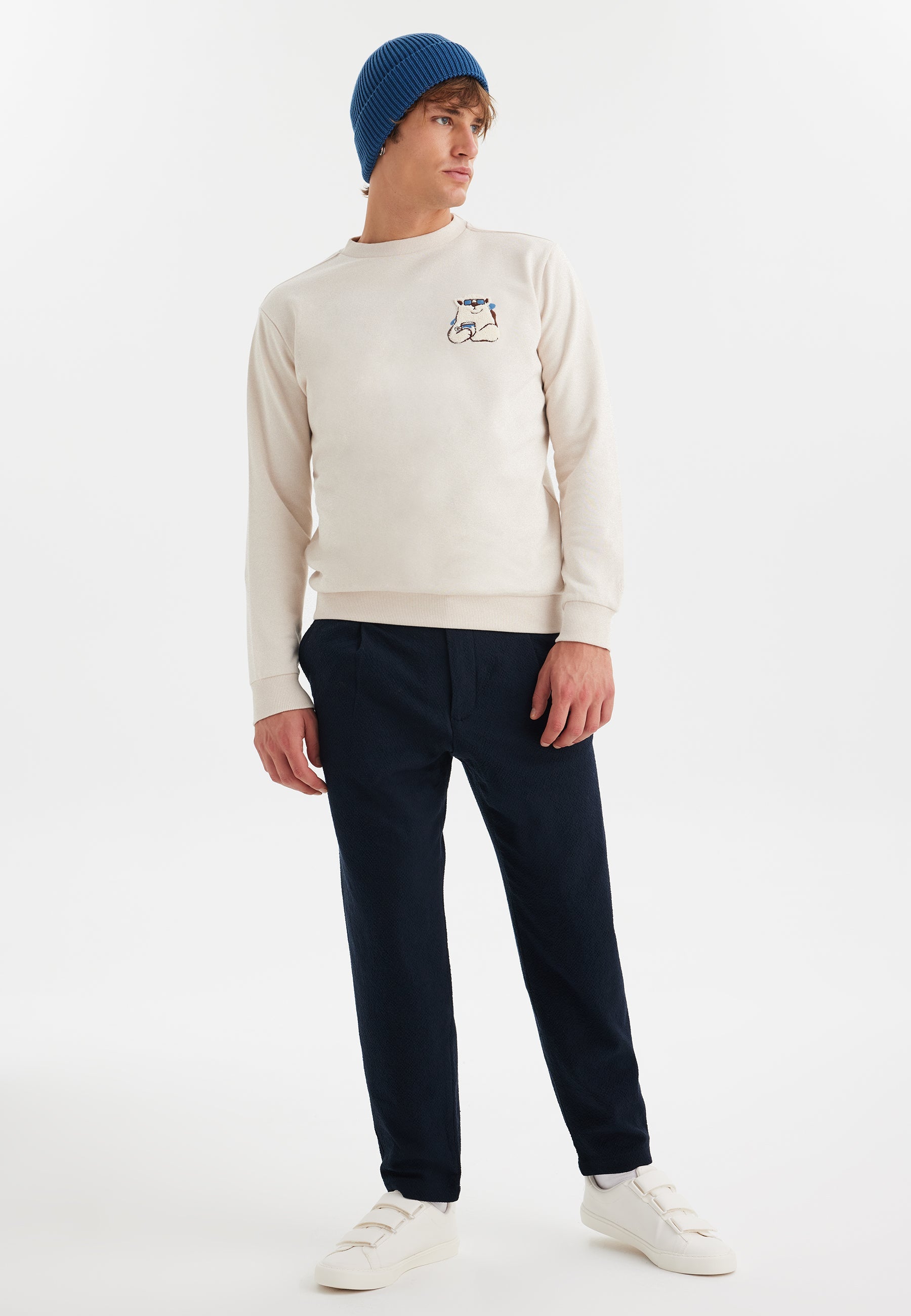 Beyaz Baskılı Bisiklet Yaka Pamuklu Regular Fit Erkek Sweatshirt WMCARTOON BEAR - Sweatshirt - Westmark London EU(TR) Store Organik Pamuklu Sürdürülebilir Moda