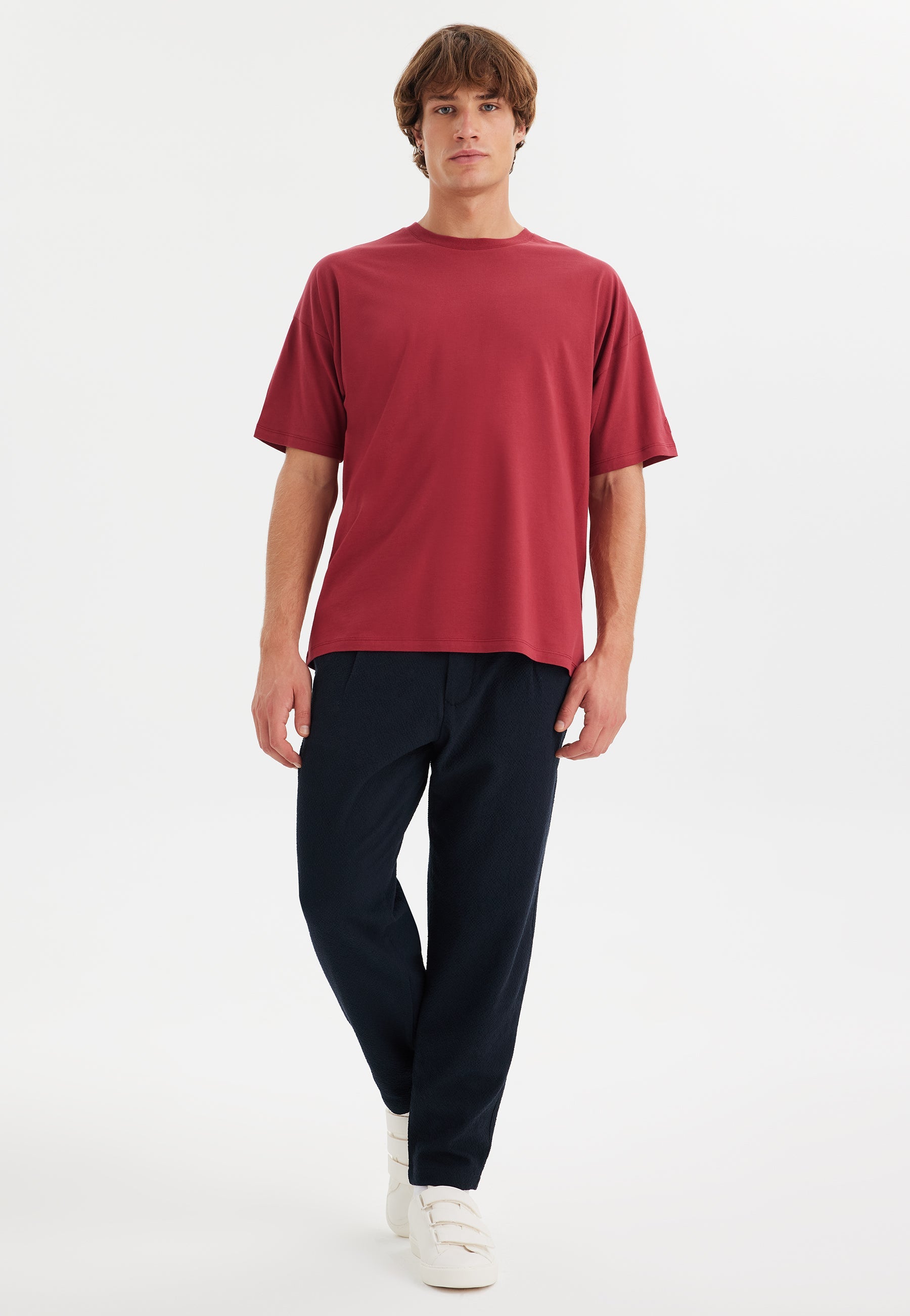 Kırmızı Bisiklet Yaka Pamuklu Oversize Erkek T-Shirt ESSENTIALS - T-Shirt - Westmark London EU(TR) Store Organik Pamuklu Sürdürülebilir Moda