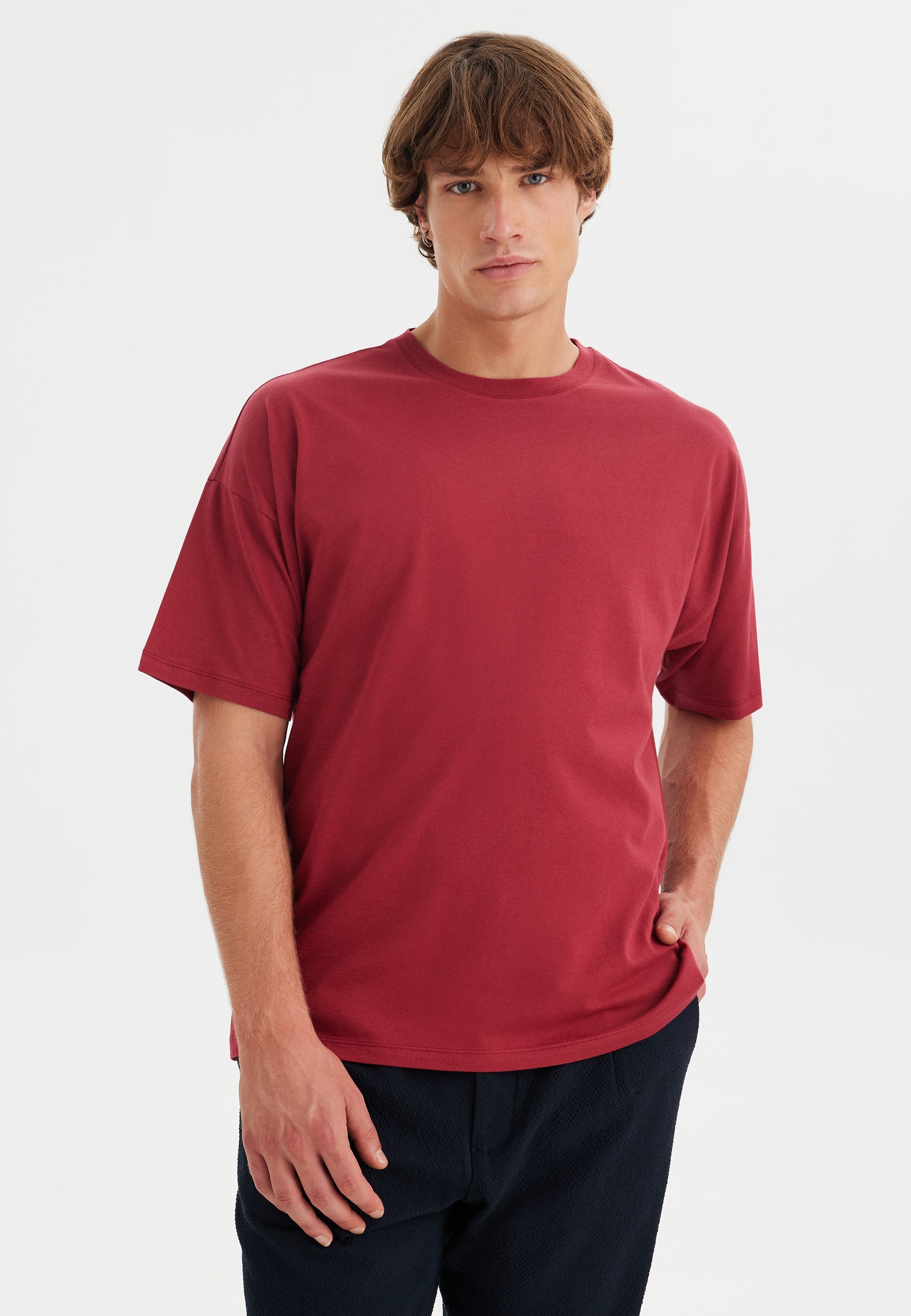 Kırmızı Bisiklet Yaka Pamuklu Oversize Erkek T-Shirt ESSENTIALS - T-Shirt - Westmark London EU(TR) Store Organik Pamuklu Sürdürülebilir Moda