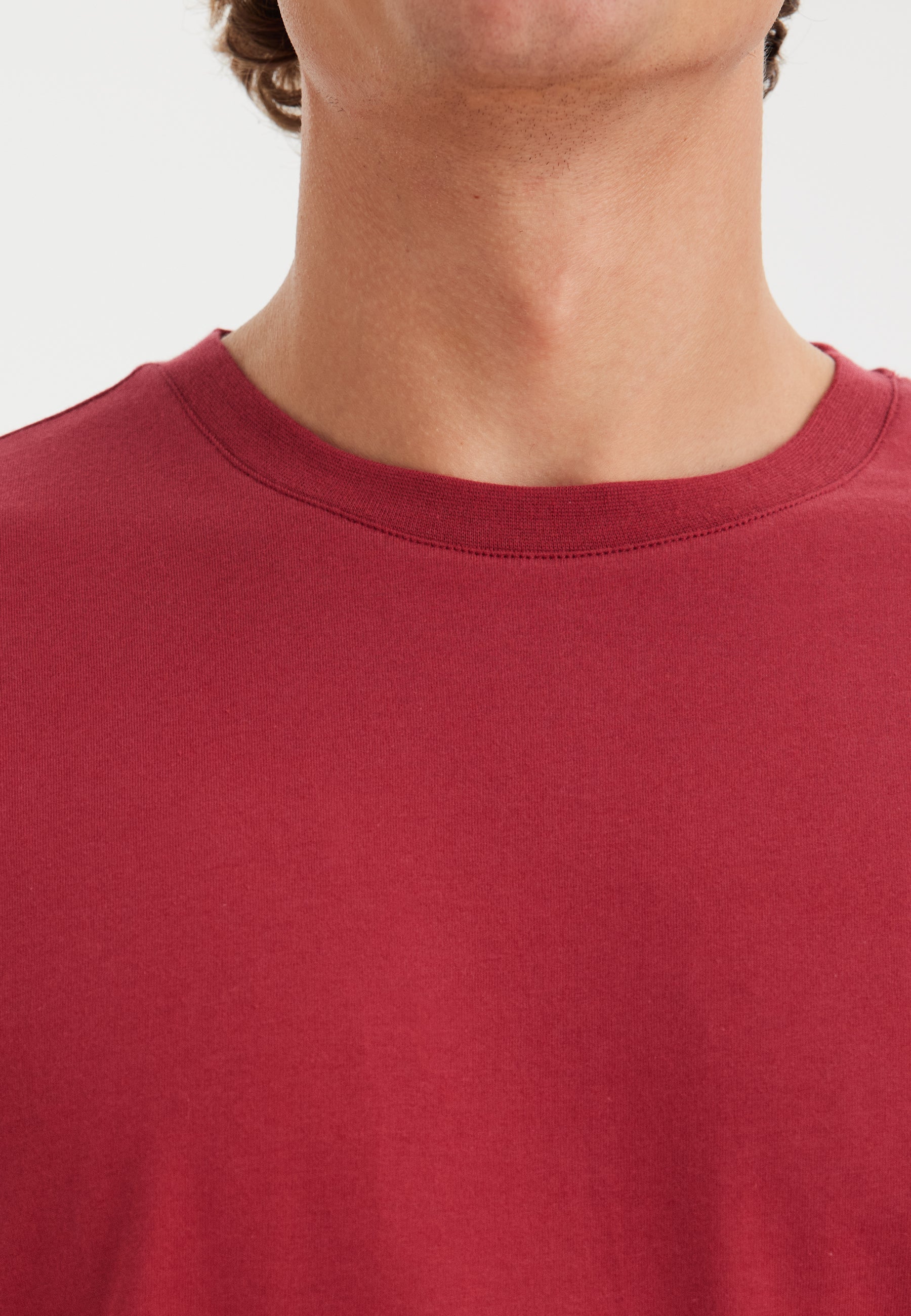Kırmızı Bisiklet Yaka Pamuklu Oversize Erkek T-Shirt ESSENTIALS - T-Shirt - Westmark London EU(TR) Store Organik Pamuklu Sürdürülebilir Moda