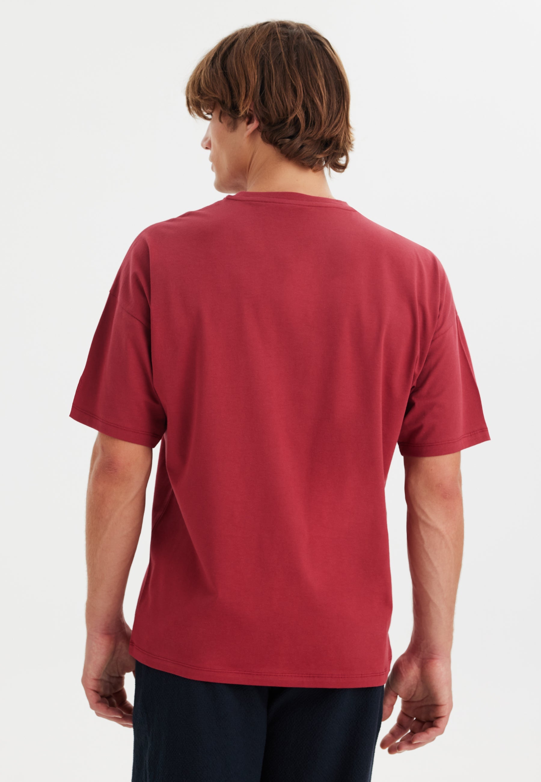 Kırmızı Bisiklet Yaka Pamuklu Oversize Erkek T-Shirt ESSENTIALS - T-Shirt - Westmark London EU(TR) Store Organik Pamuklu Sürdürülebilir Moda