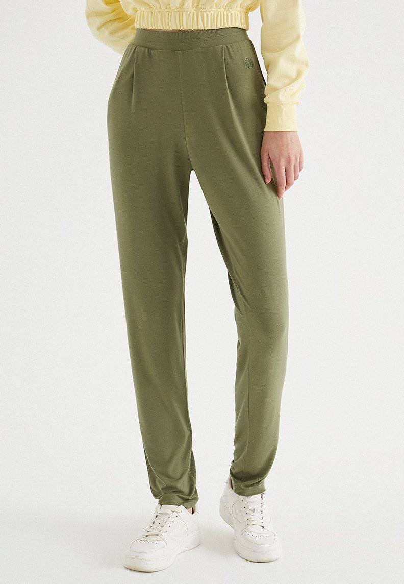 SOFT RELAXED JOGGER in Capulet Olive - Sweatpant - Westmark London EU(TR) Store Organik Pamuklu Sürdürülebilir Moda
