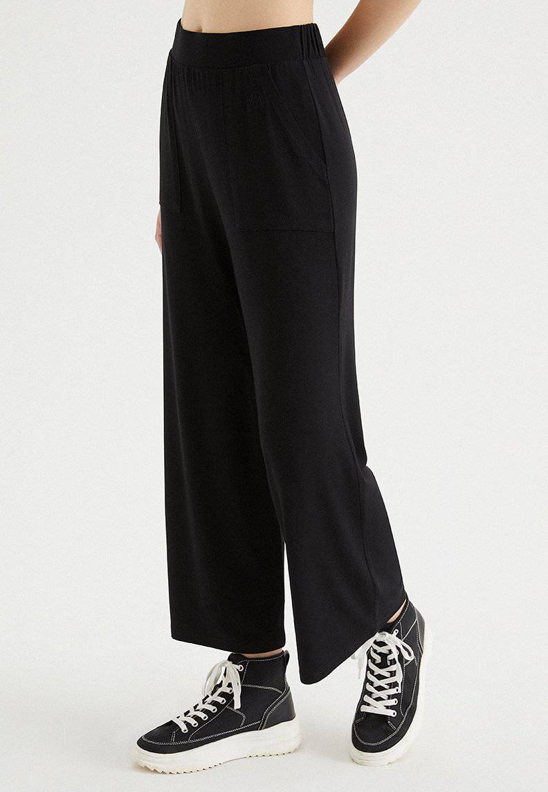 SOFT WIDE LEG JOGGER in Black - Sweatpant - Westmark London EU(TR) Store Organik Pamuklu Sürdürülebilir Moda