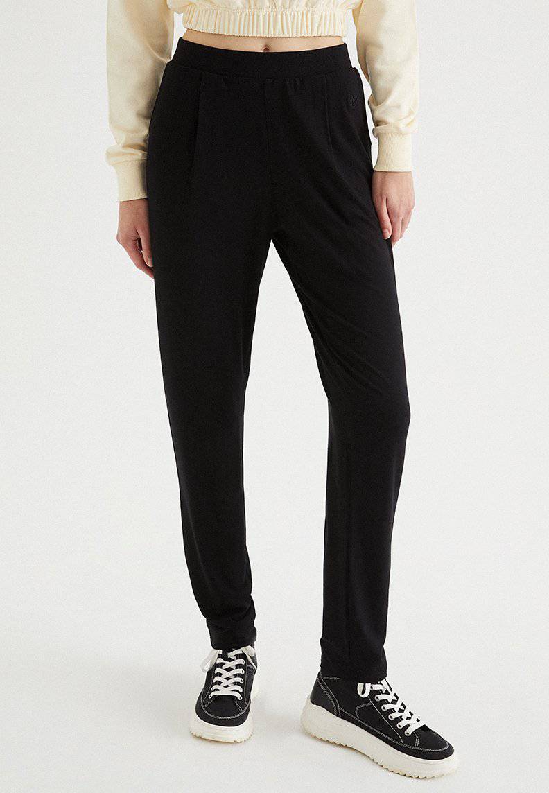 SOFT RELAXED JOGGER in Black - Sweatpant - Westmark London EU(TR) Store Organik Pamuklu Sürdürülebilir Moda