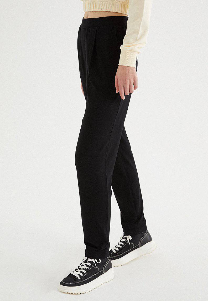 SOFT RELAXED JOGGER in Black - Sweatpant - Westmark London EU(TR) Store Organik Pamuklu Sürdürülebilir Moda