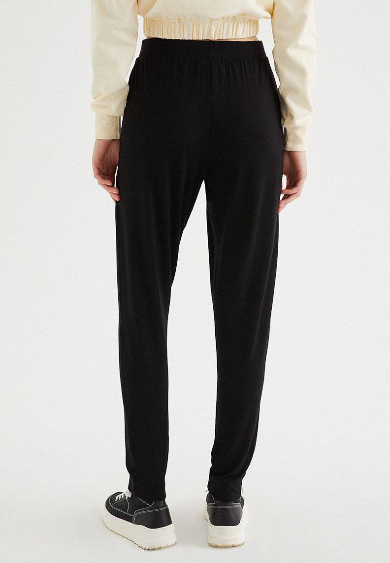 SOFT RELAXED JOGGER in Black - Sweatpant - Westmark London EU(TR) Store Organik Pamuklu Sürdürülebilir Moda